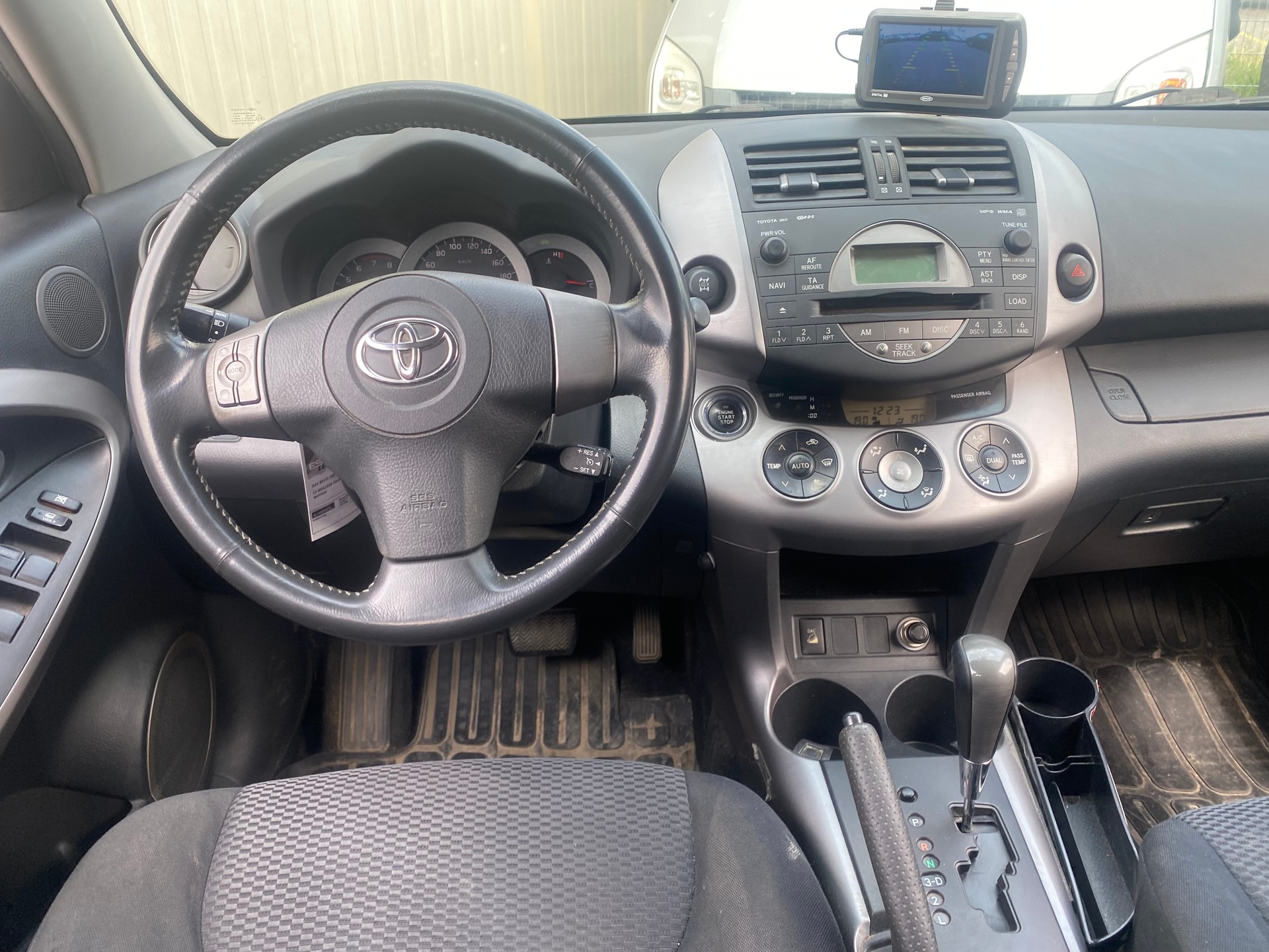 TOYOTA RAV-4 2.0-image-8