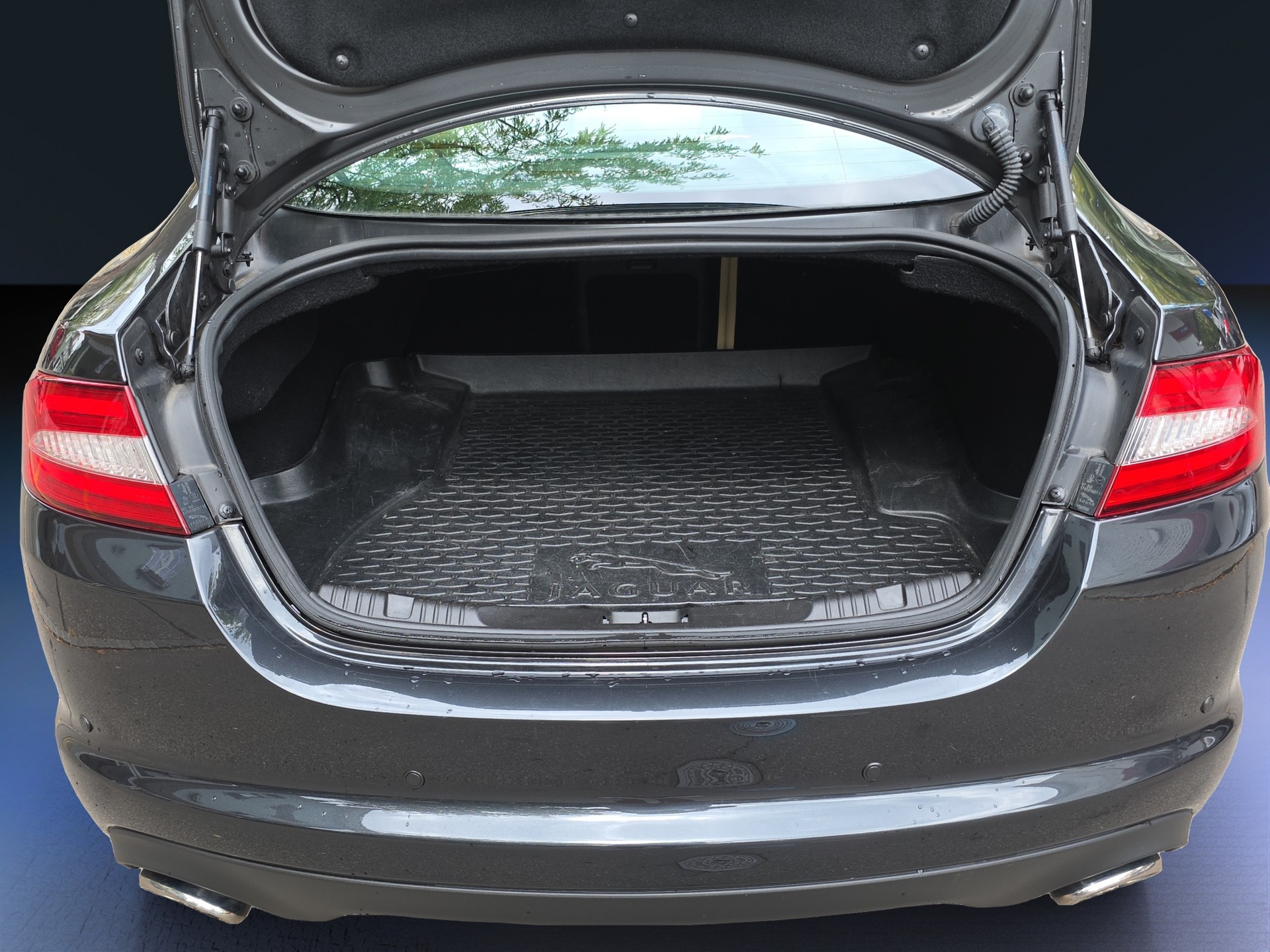 JAGUAR XF 3.0 V6 S/C Luxury 4x4-image-14