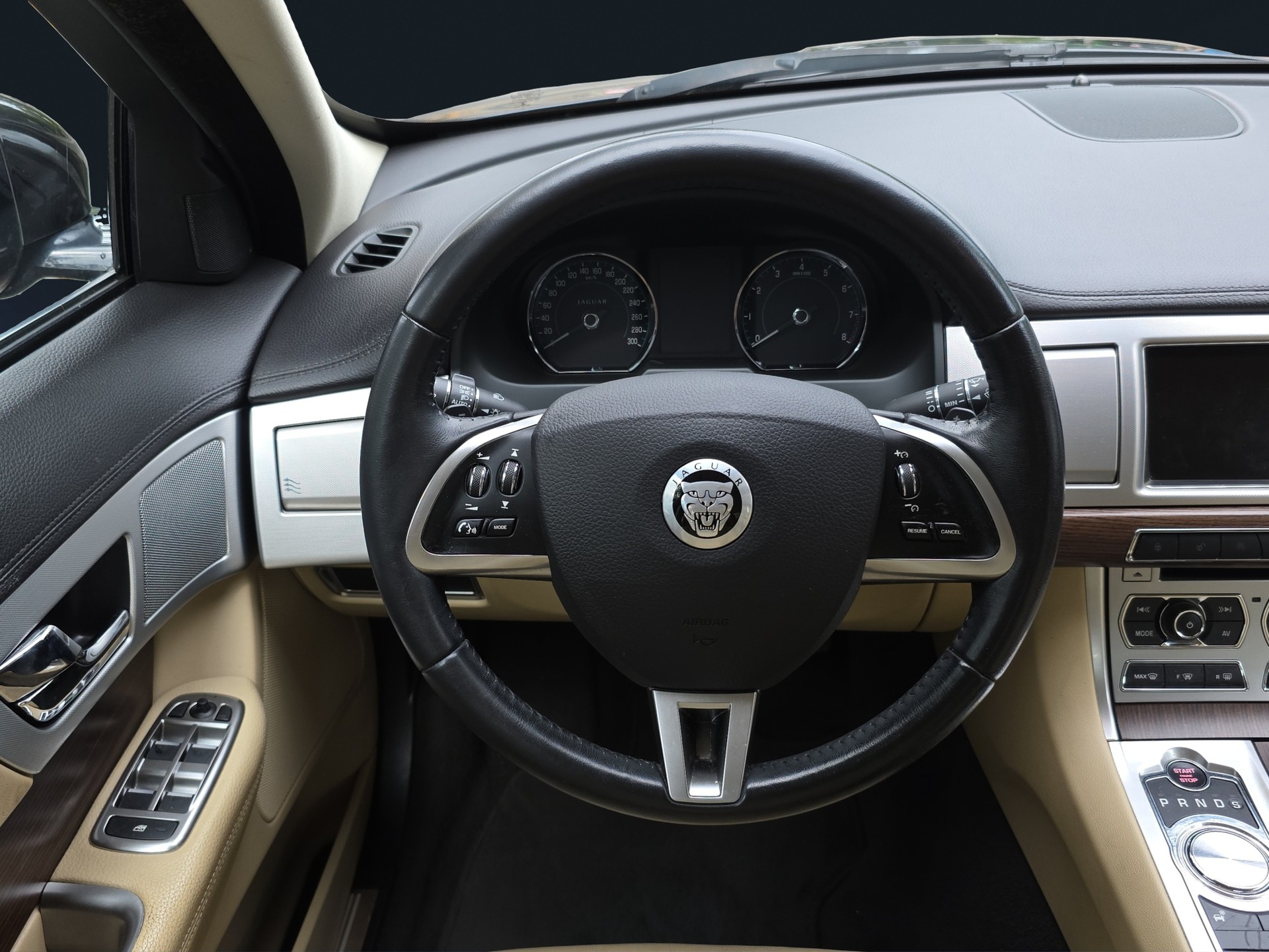 JAGUAR XF 3.0 V6 S/C Luxury 4x4-image-11