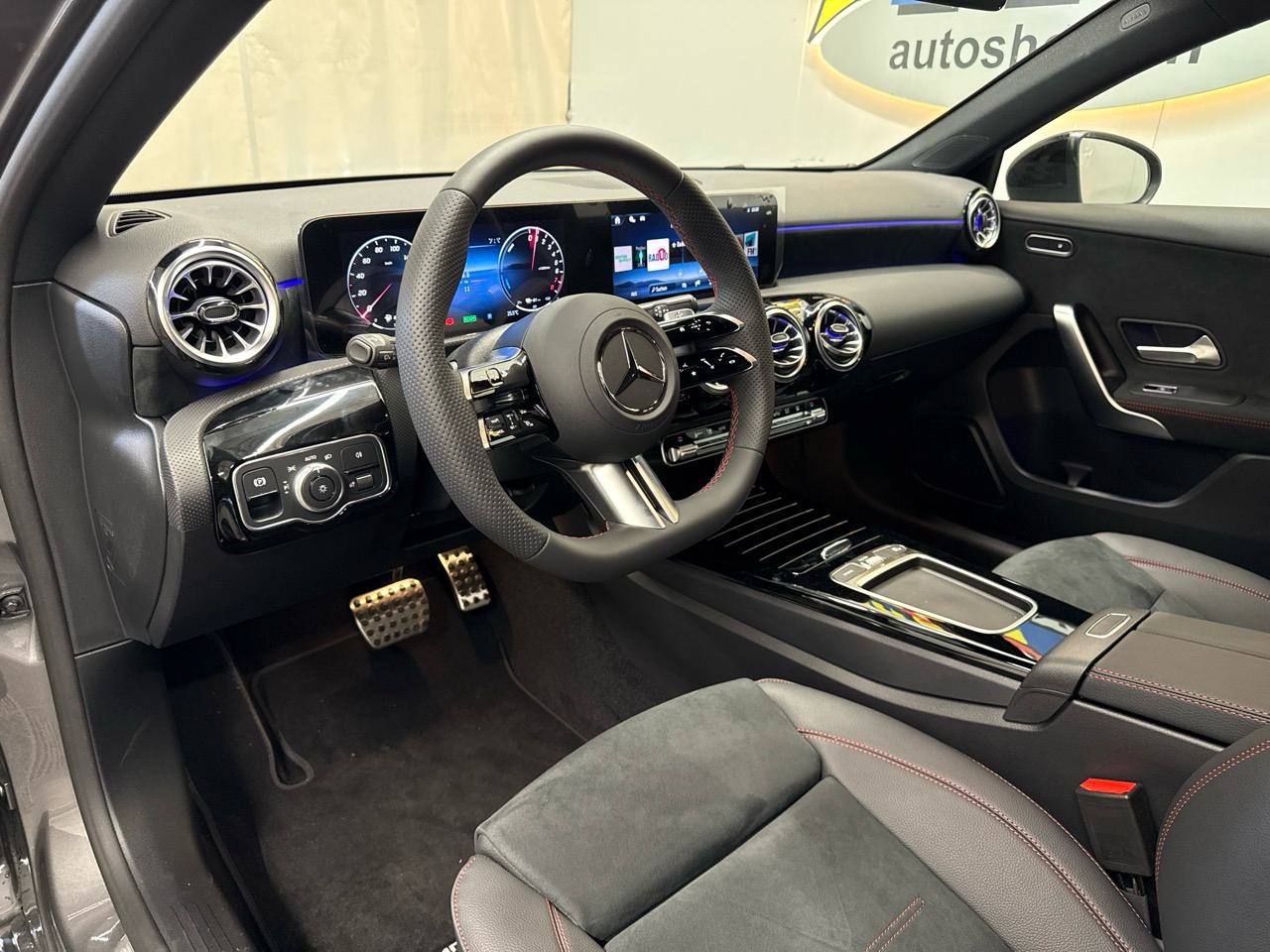 MERCEDES-BENZ A 250 e DCT AMG-image-2