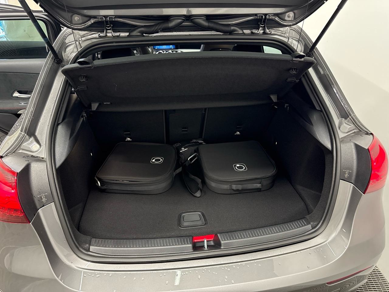 MERCEDES-BENZ A 250 e DCT AMG-image-10
