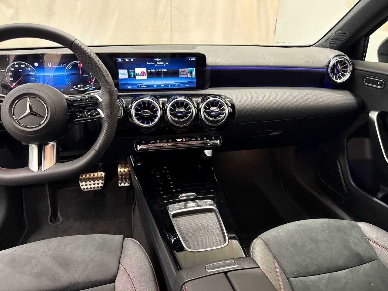 MERCEDES-BENZ A 250 e DCT AMG-image-5