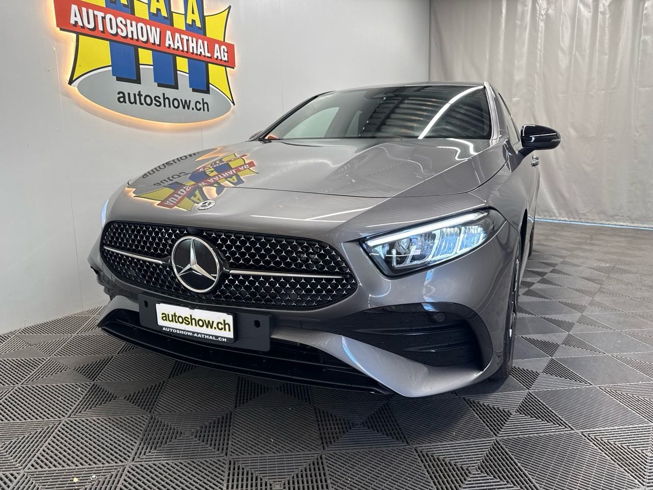 MERCEDES-BENZ A 250 e DCT AMG-image-13