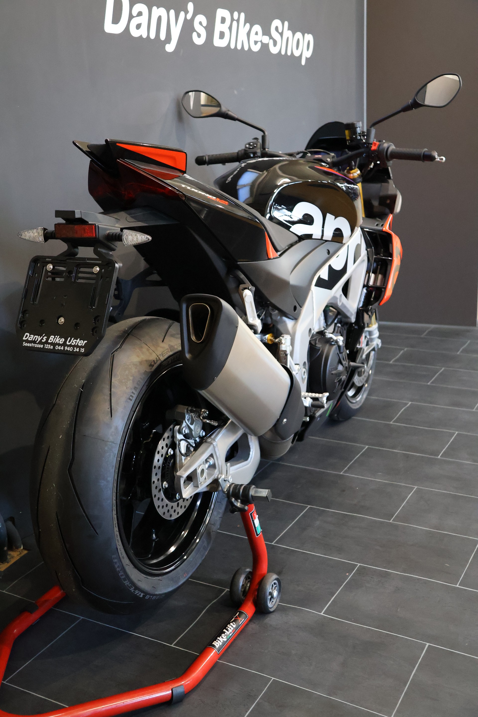 APRILIA Tuono V4 1100 Factory-image-4