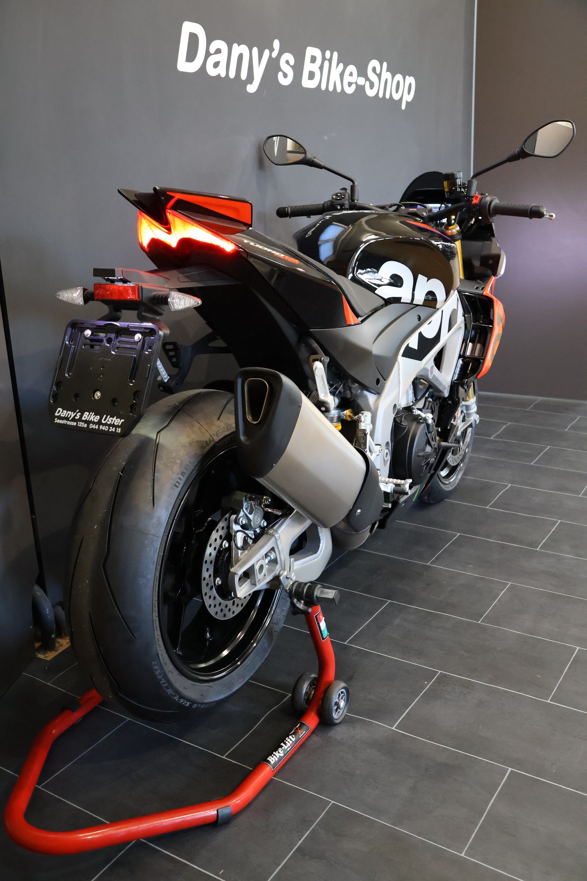 APRILIA Tuono V4 1100 Factory-image-5