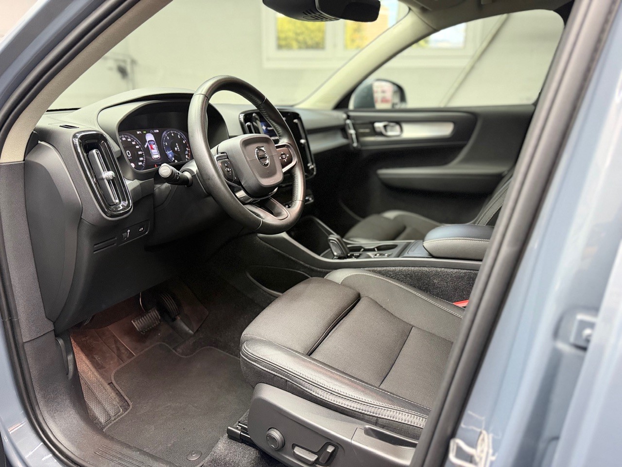 VOLVO XC40 T4 AWD Momentum Geartronic | CH-Auto | 1.Hand | ACC | Gratis Service-image-13