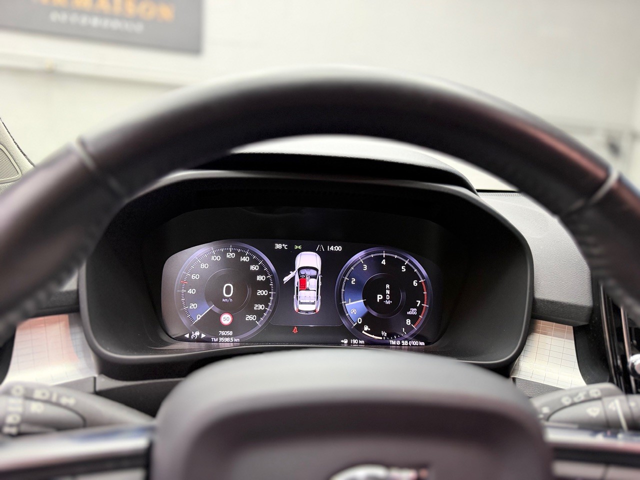 VOLVO XC40 T4 AWD Momentum Geartronic | CH-Auto | 1.Hand | ACC | Gratis Service-image-15