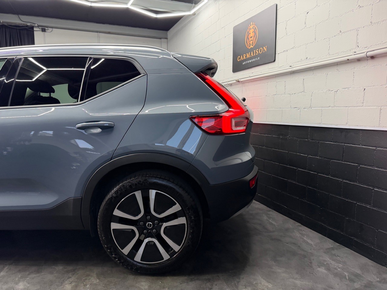 VOLVO XC40 T4 AWD Momentum Geartronic | CH-Auto | 1.Hand | ACC | Gratis Service-image-3