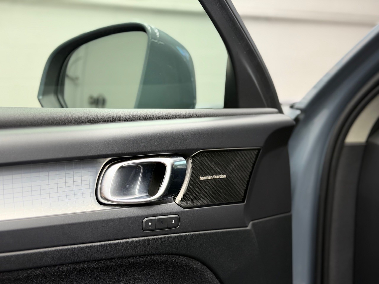 VOLVO XC40 T4 AWD Momentum Geartronic | CH-Auto | 1.Hand | ACC | Gratis Service-image-12