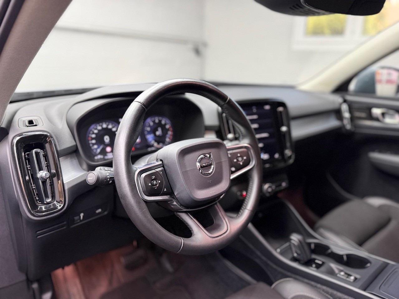 VOLVO XC40 T4 AWD Momentum Geartronic | CH-Auto | 1.Hand | ACC | Gratis Service-image-14