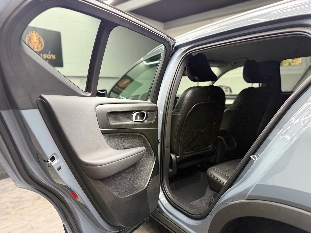 VOLVO XC40 T4 AWD Momentum Geartronic | CH-Auto | 1.Hand | ACC | Gratis Service-image-17