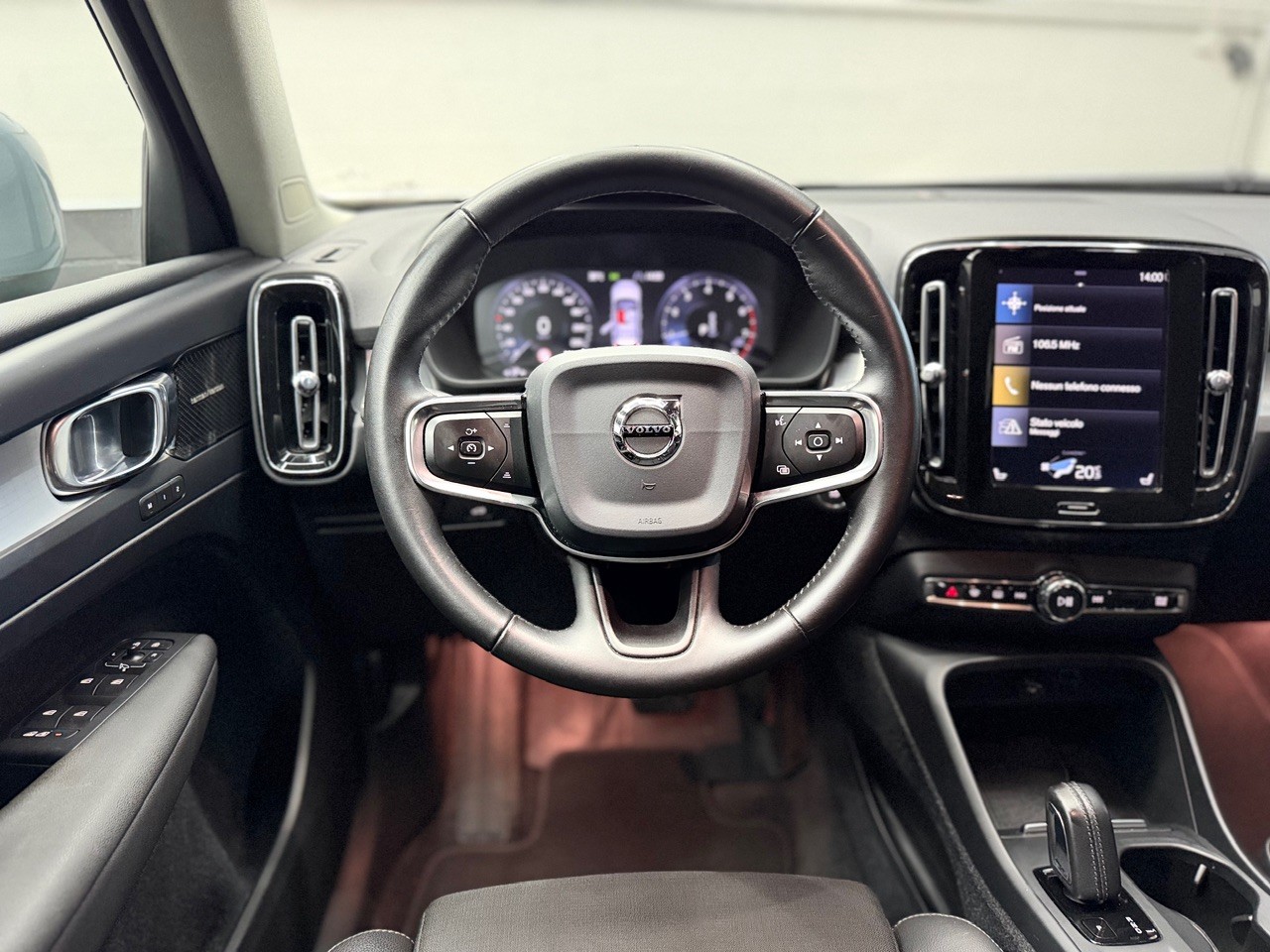 VOLVO XC40 T4 AWD Momentum Geartronic | CH-Auto | 1.Hand | ACC | Gratis Service-image-19
