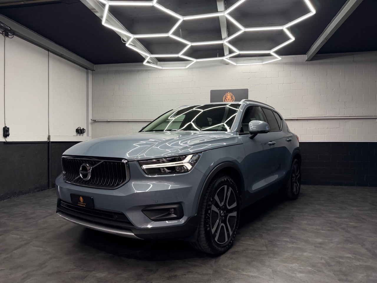 VOLVO XC40 T4 AWD Momentum Geartronic | CH-Auto | 1.Hand | ACC | Gratis Service-image-2