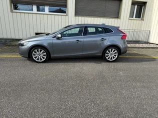 VOLVO V40 D3 Summum Geartronic-image-2