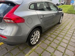 VOLVO V40 D3 Summum Geartronic-image-4