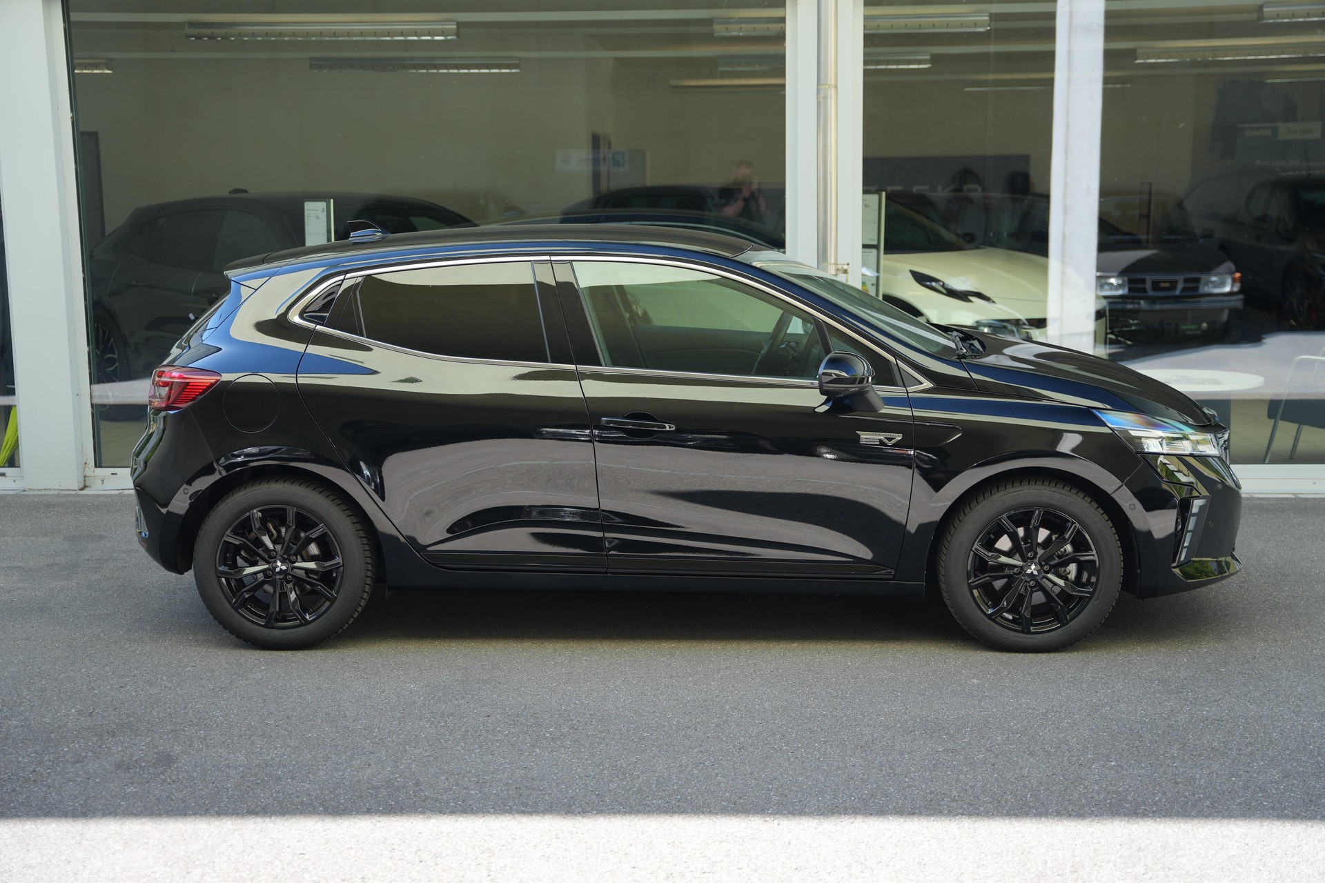 MITSUBISHI Colt 1.6 HEV Instyle-image-1
