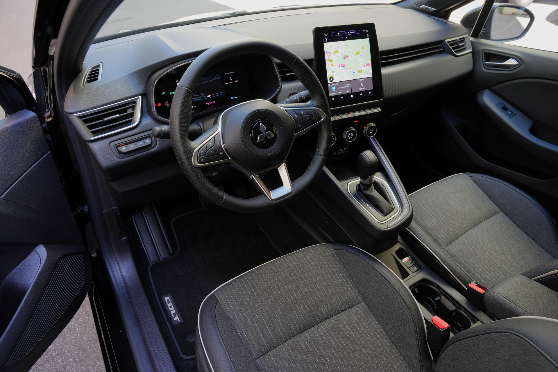 MITSUBISHI Colt 1.6 HEV Instyle-image-4