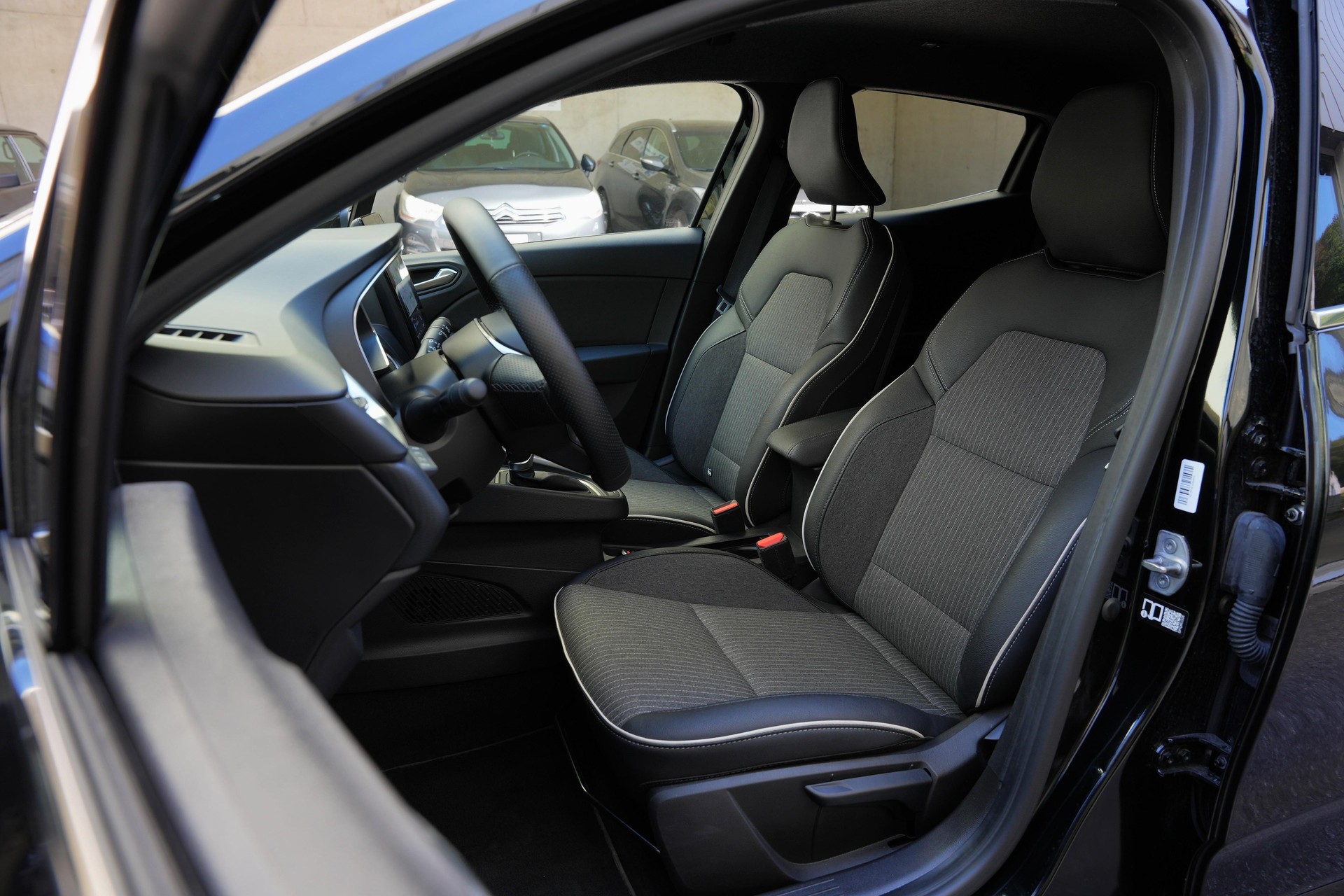MITSUBISHI Colt 1.6 HEV Instyle-image-5