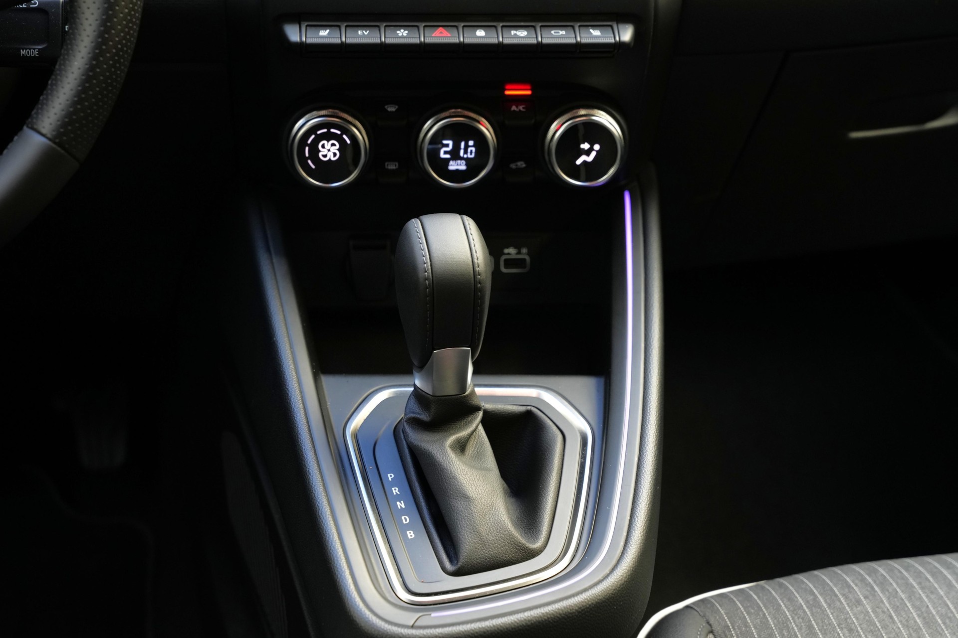 MITSUBISHI Colt 1.6 HEV Instyle-image-12