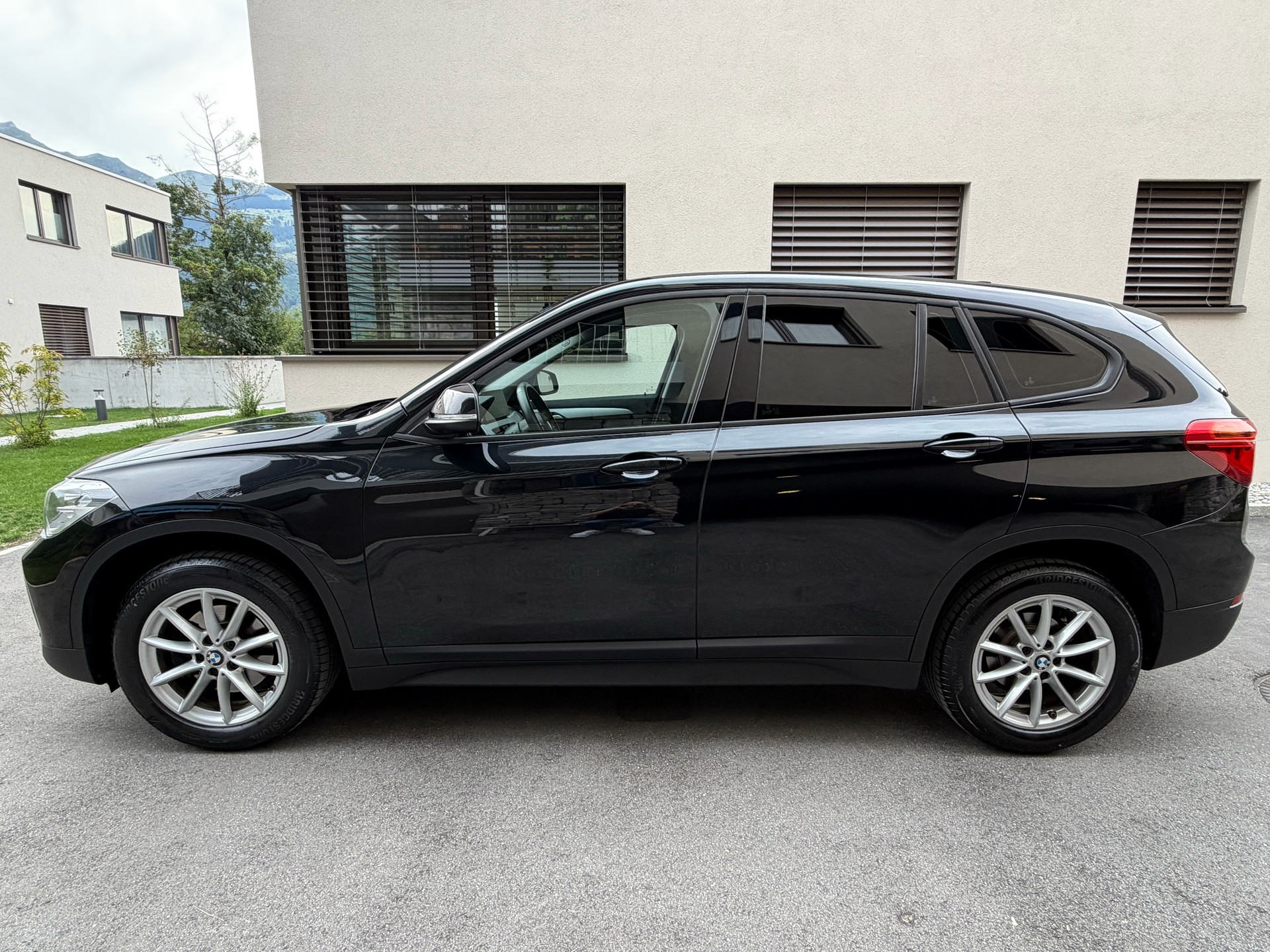 BMW 18d xDrive-image-2