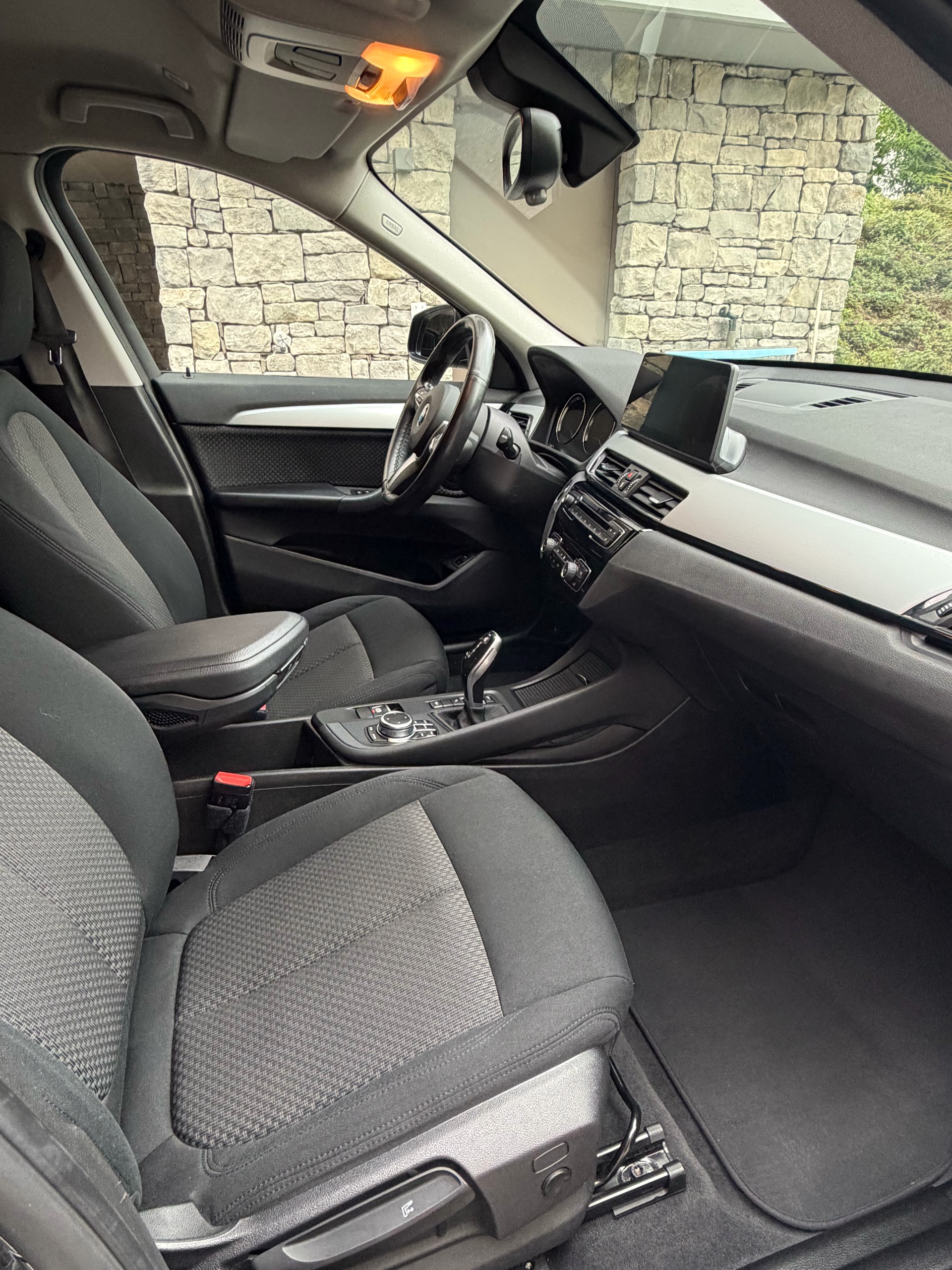 BMW 18d xDrive-image-8