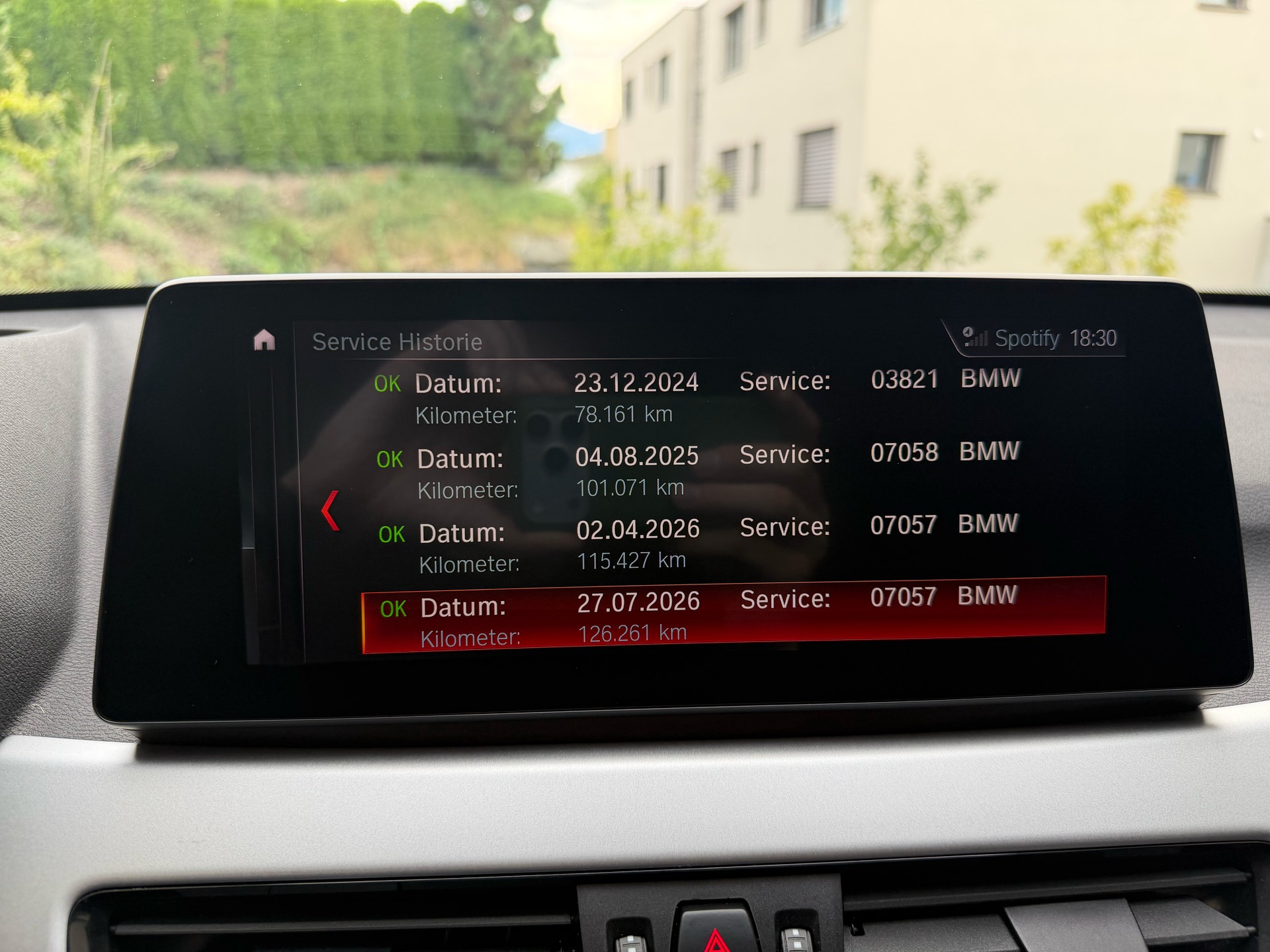 BMW 18d xDrive-image-14