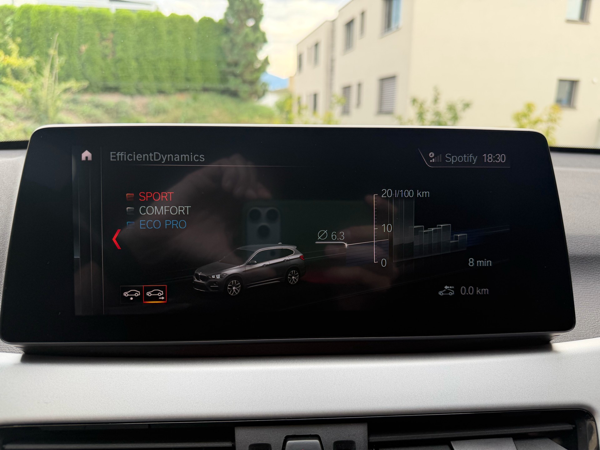 BMW 18d xDrive-image-15