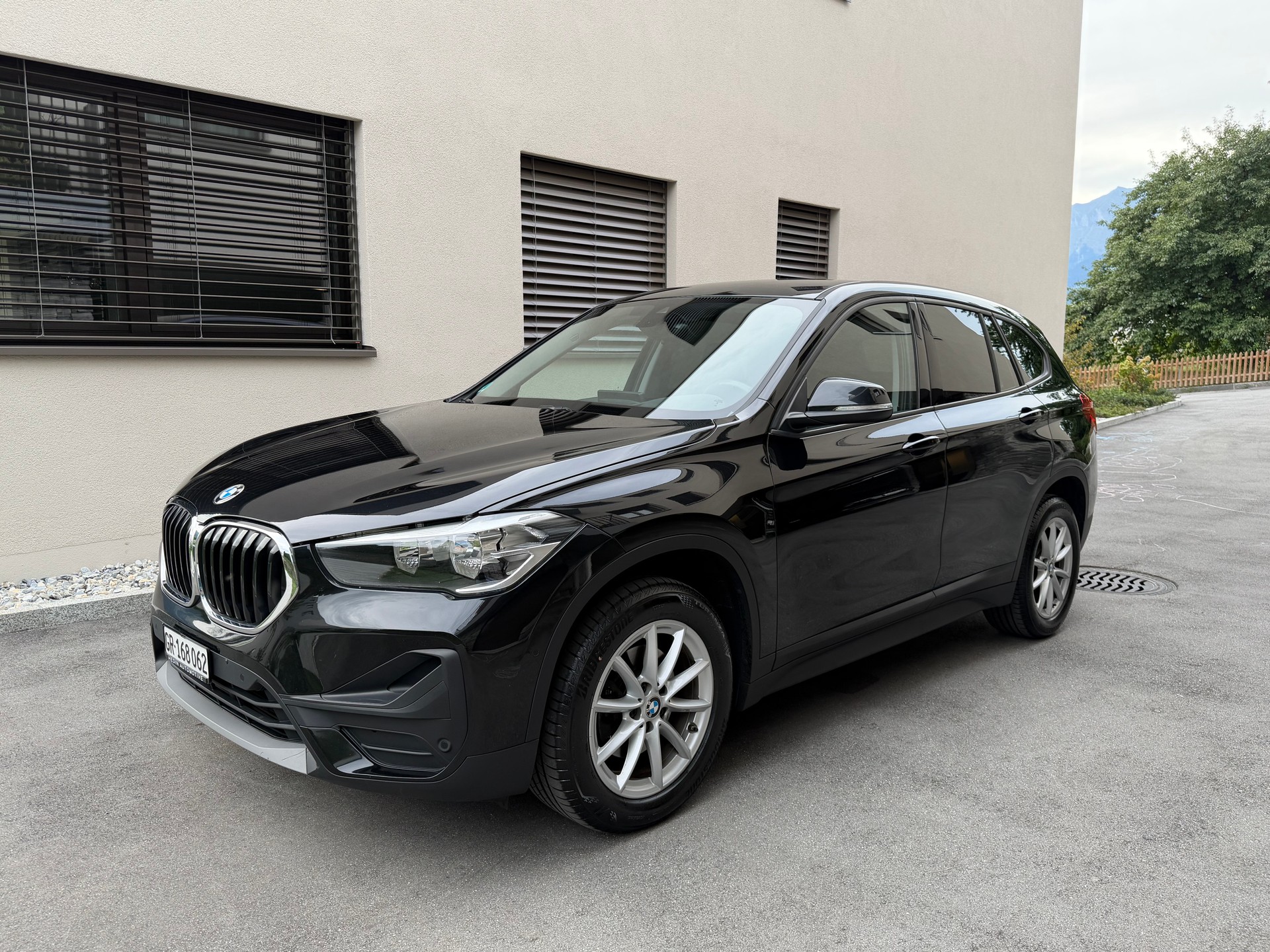 BMW 18d xDrive-image-0