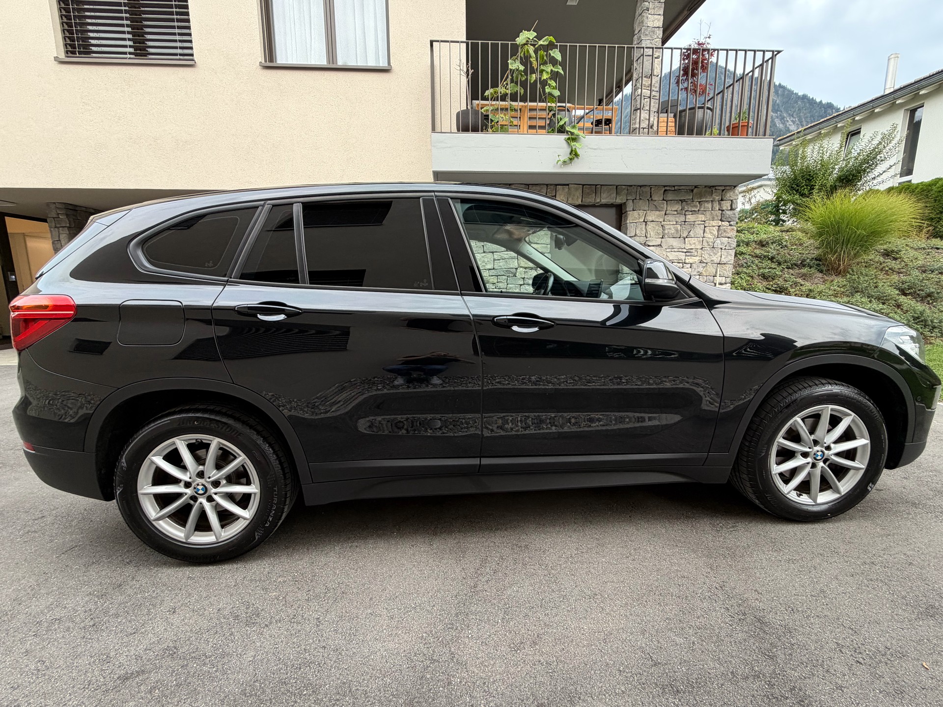 BMW 18d xDrive-image-5