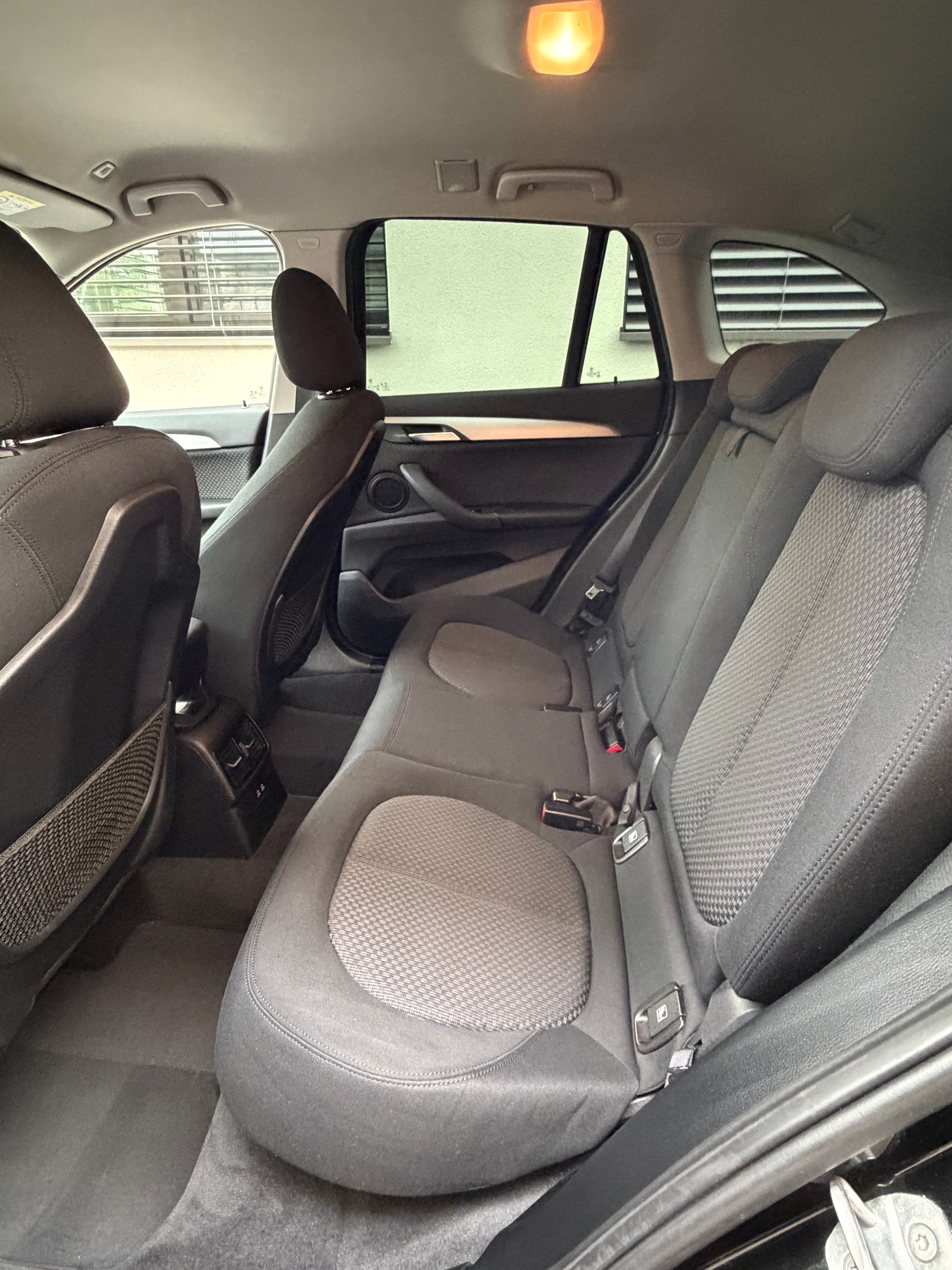 BMW 18d xDrive-image-10