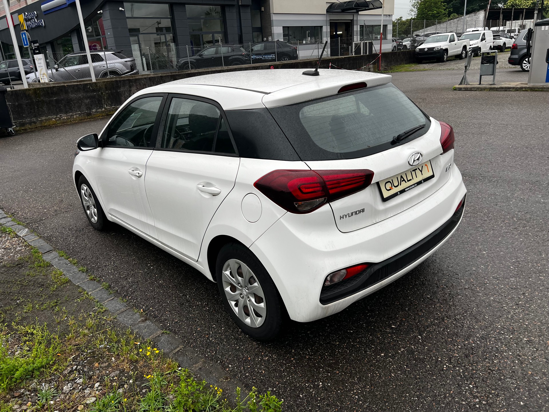 HYUNDAI i20 Active 1.0 T-GDi Amplia DCT-image-3
