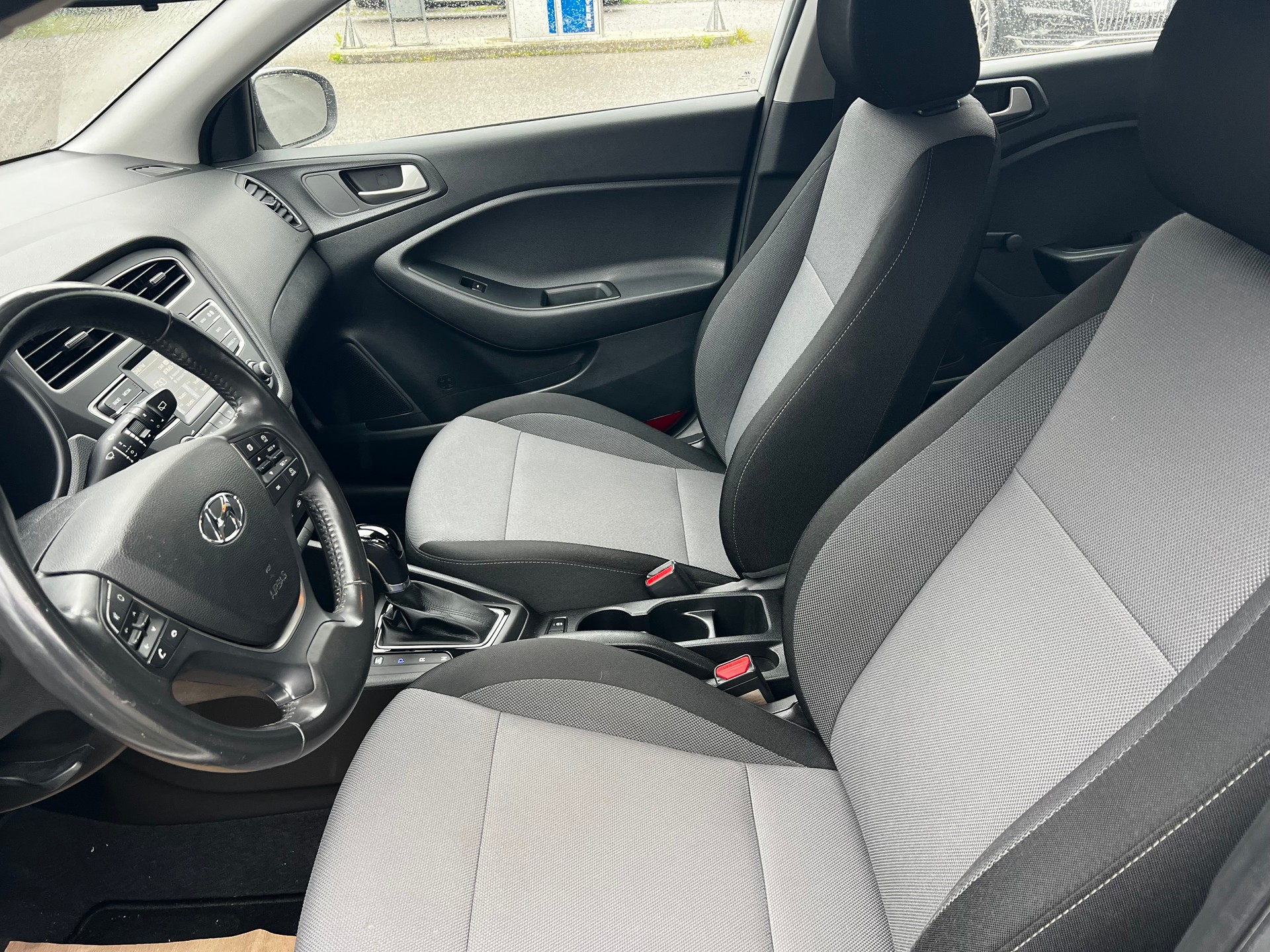HYUNDAI i20 Active 1.0 T-GDi Amplia DCT-image-8