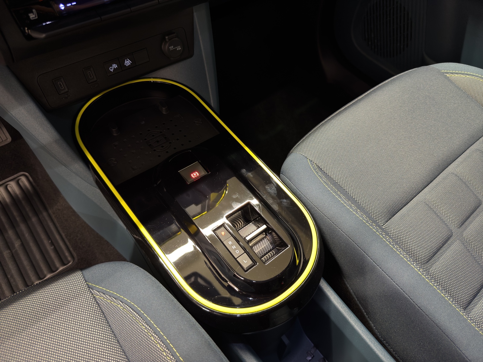 FIAT Grande Panda 1.2 Hybrid La Prima-image-14