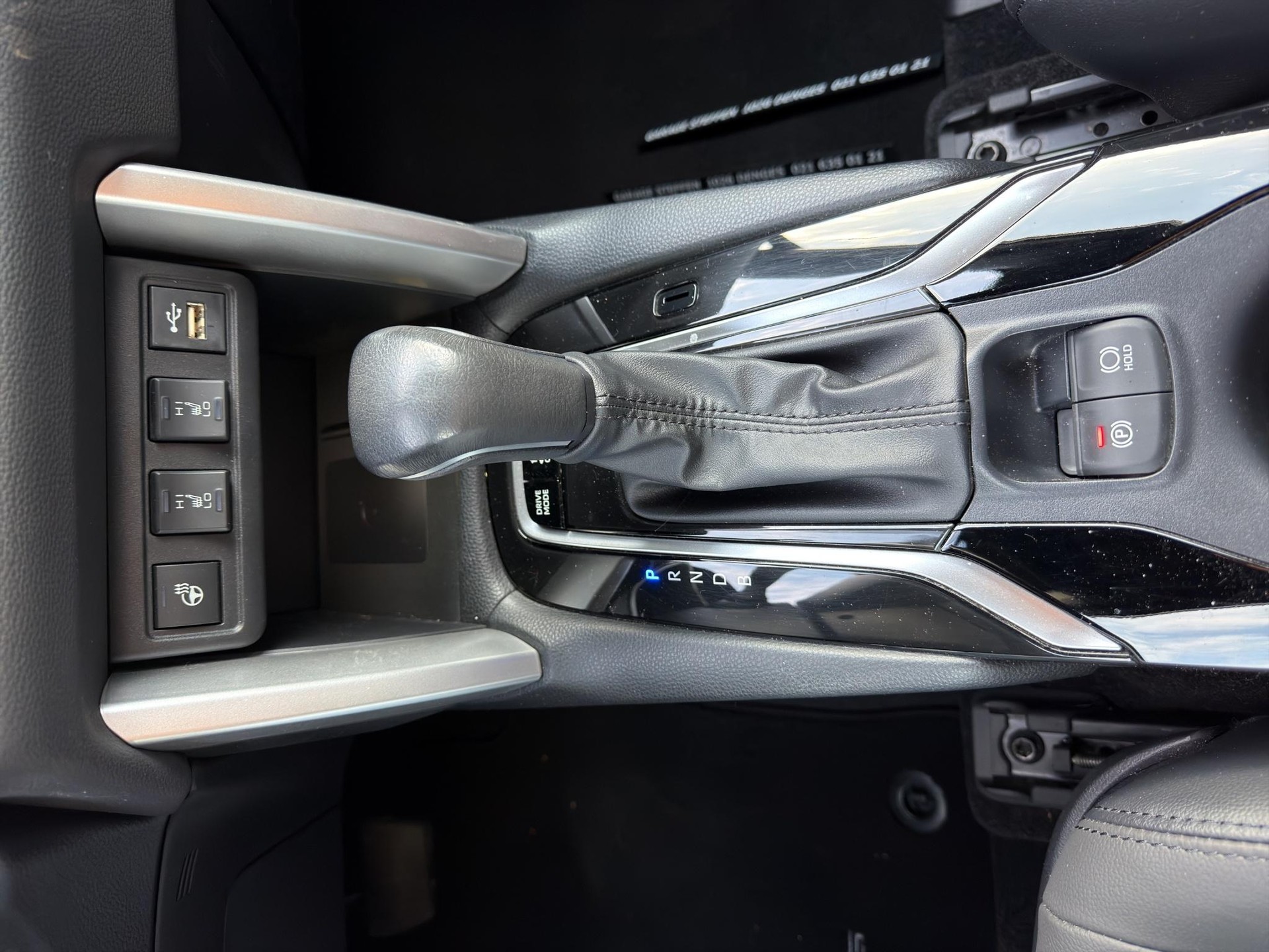 TOYOTA Corolla Cross 2.0 HSD Premium AWD-i-image-17