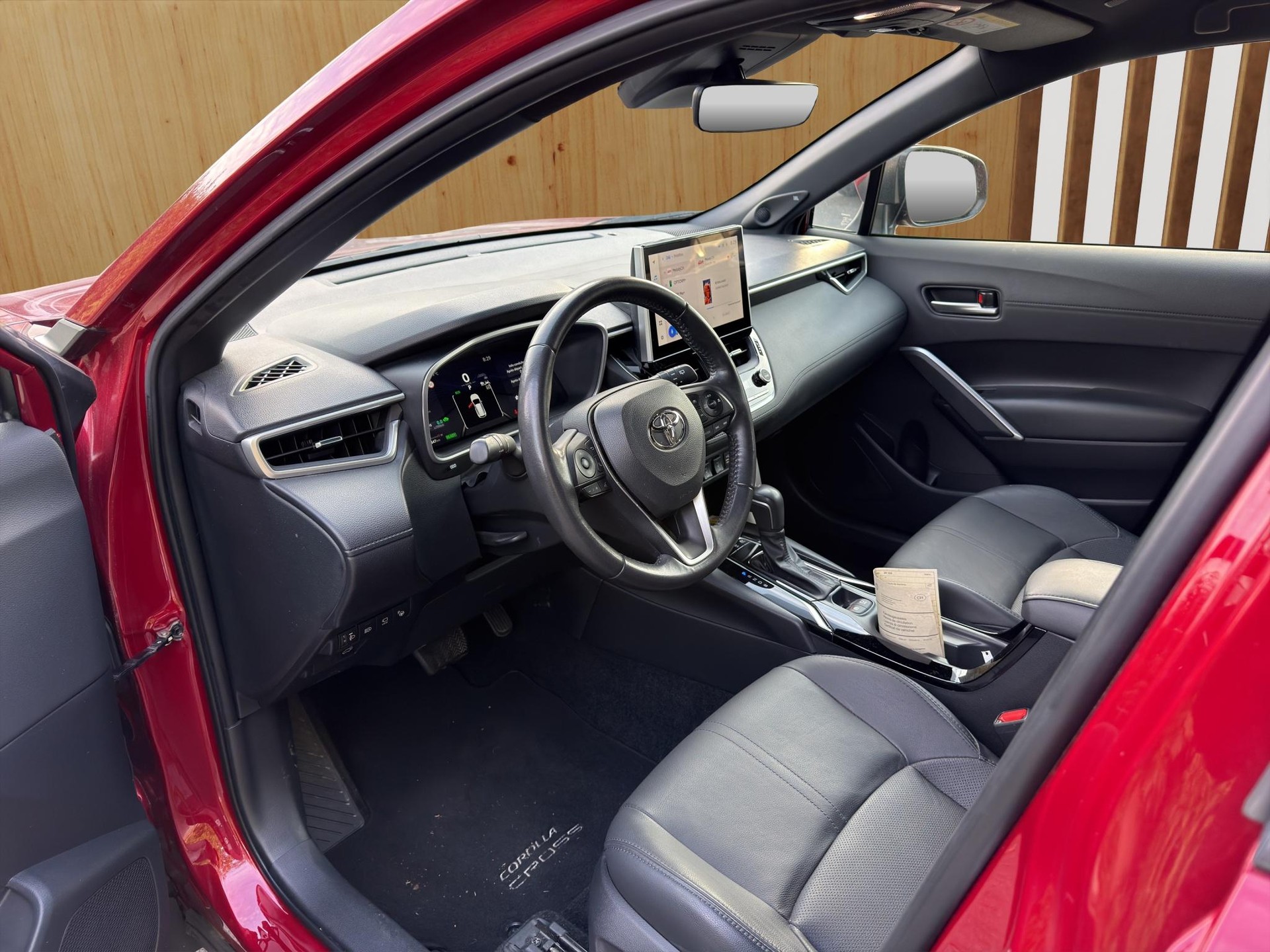 TOYOTA Corolla Cross 2.0 HSD Premium AWD-i-image-8