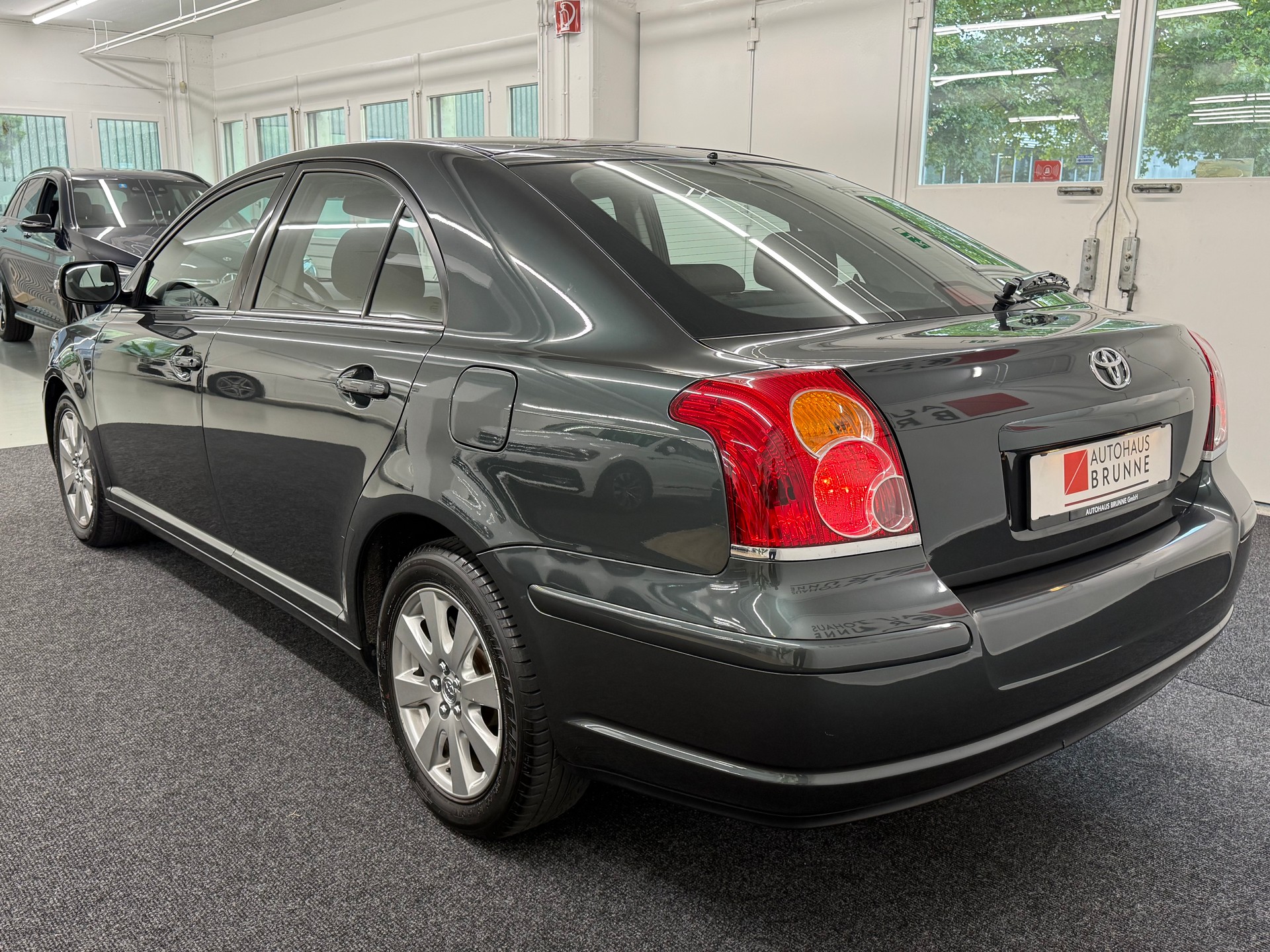 TOYOTA Avensis 1.8 VVT-i Linea Luna Liftback-image-9