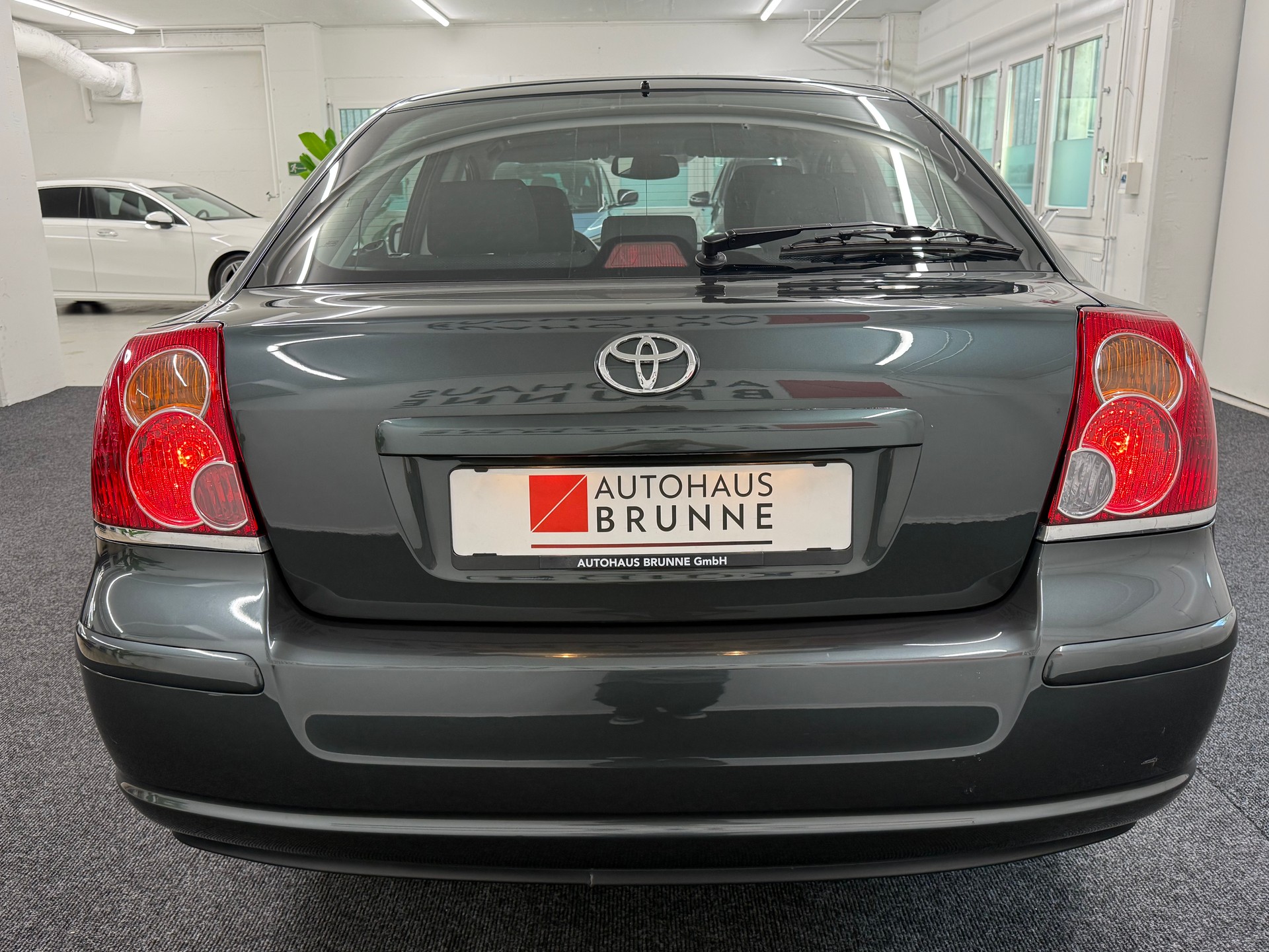TOYOTA Avensis 1.8 VVT-i Linea Luna Liftback-image-5