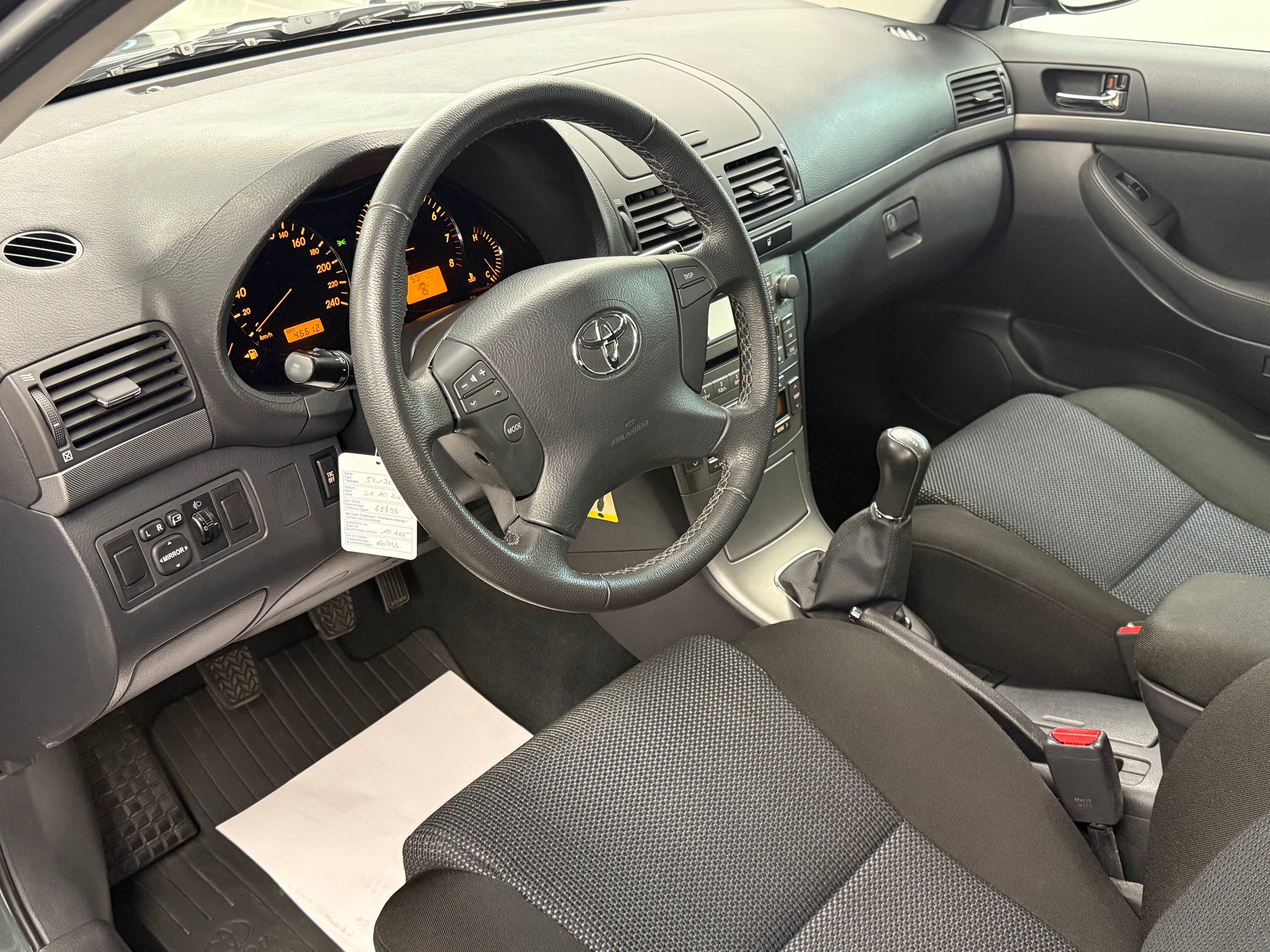 TOYOTA Avensis 1.8 VVT-i Linea Luna Liftback-image-13