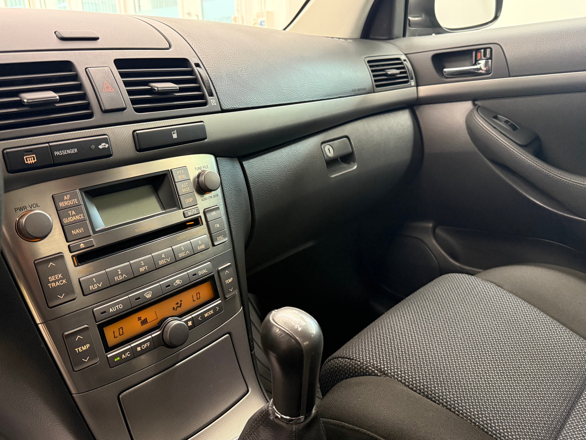 TOYOTA Avensis 1.8 VVT-i Linea Luna Liftback-image-19