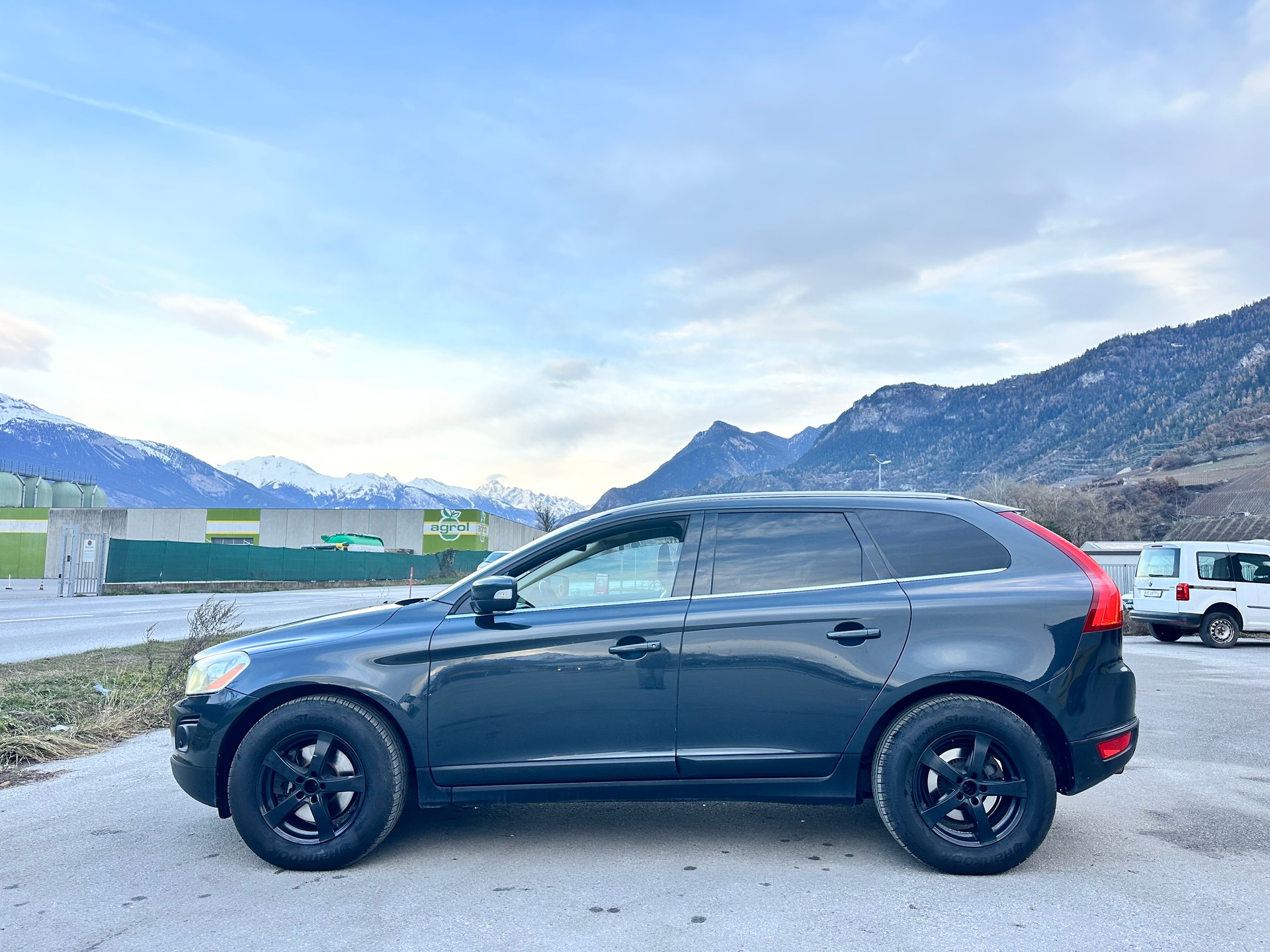 VOLVO XC60 D5 AWD Momentum Geartronic-image-6