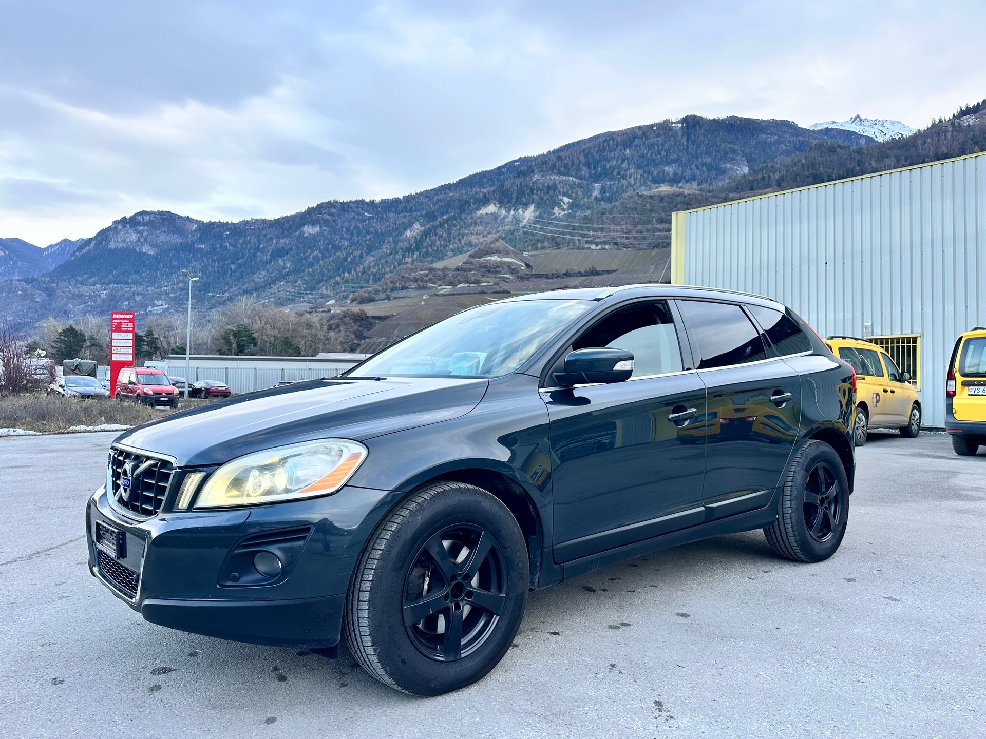 VOLVO XC60 D5 AWD Momentum Geartronic-image-1