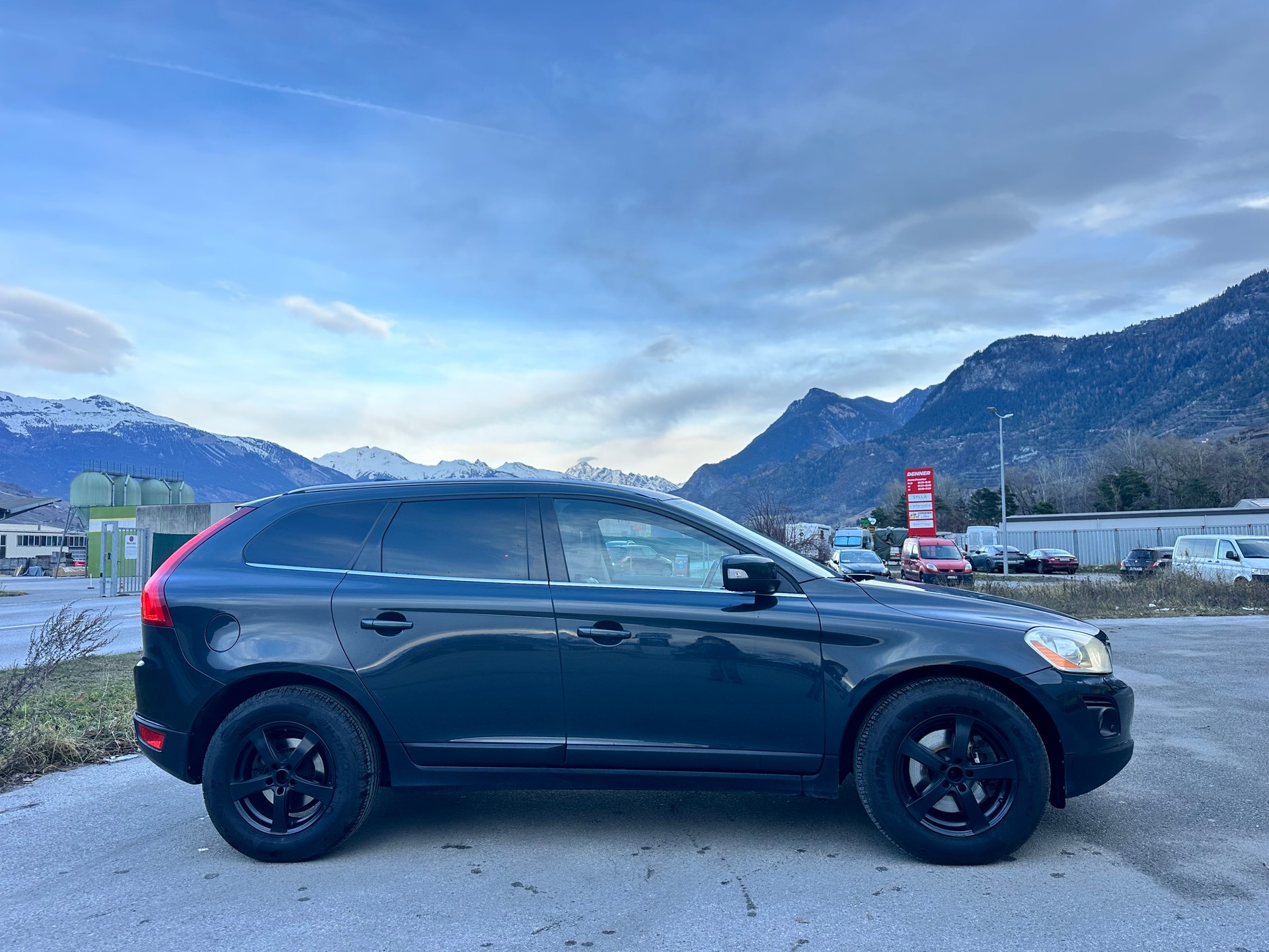 VOLVO XC60 D5 AWD Momentum Geartronic-image-5