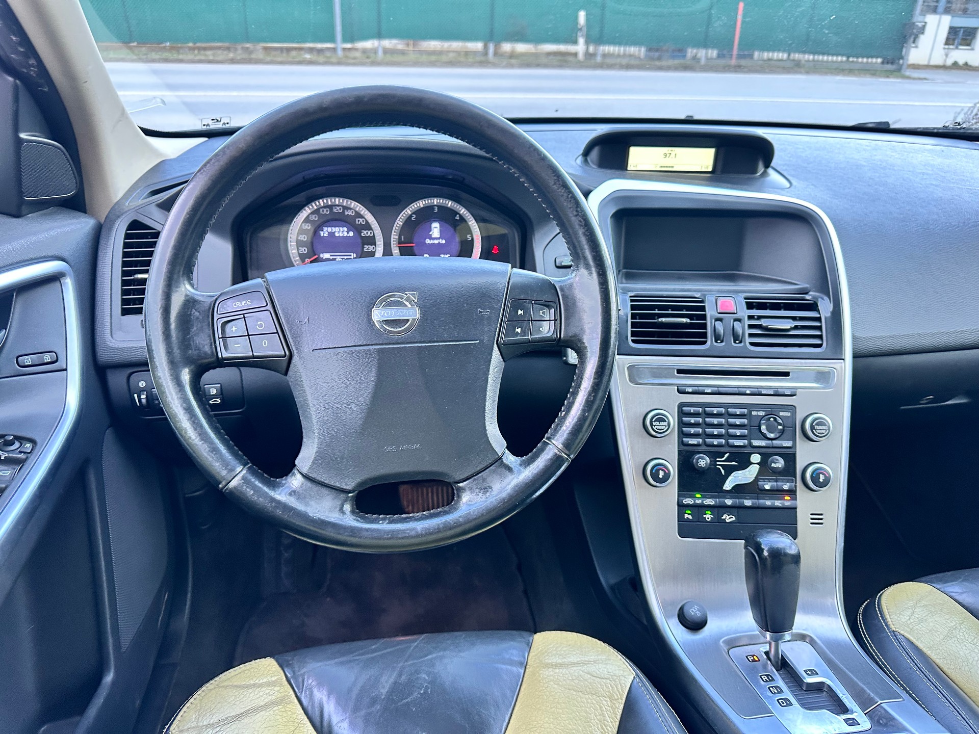 VOLVO XC60 D5 AWD Momentum Geartronic-image-9