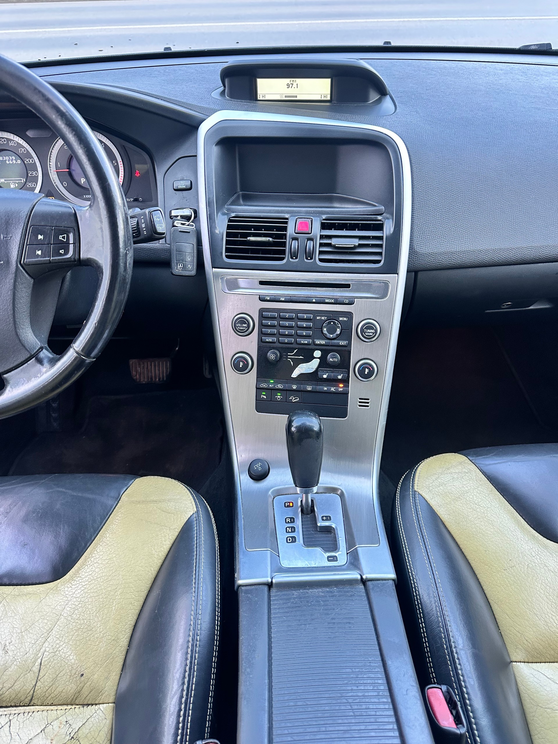 VOLVO XC60 D5 AWD Momentum Geartronic-image-11