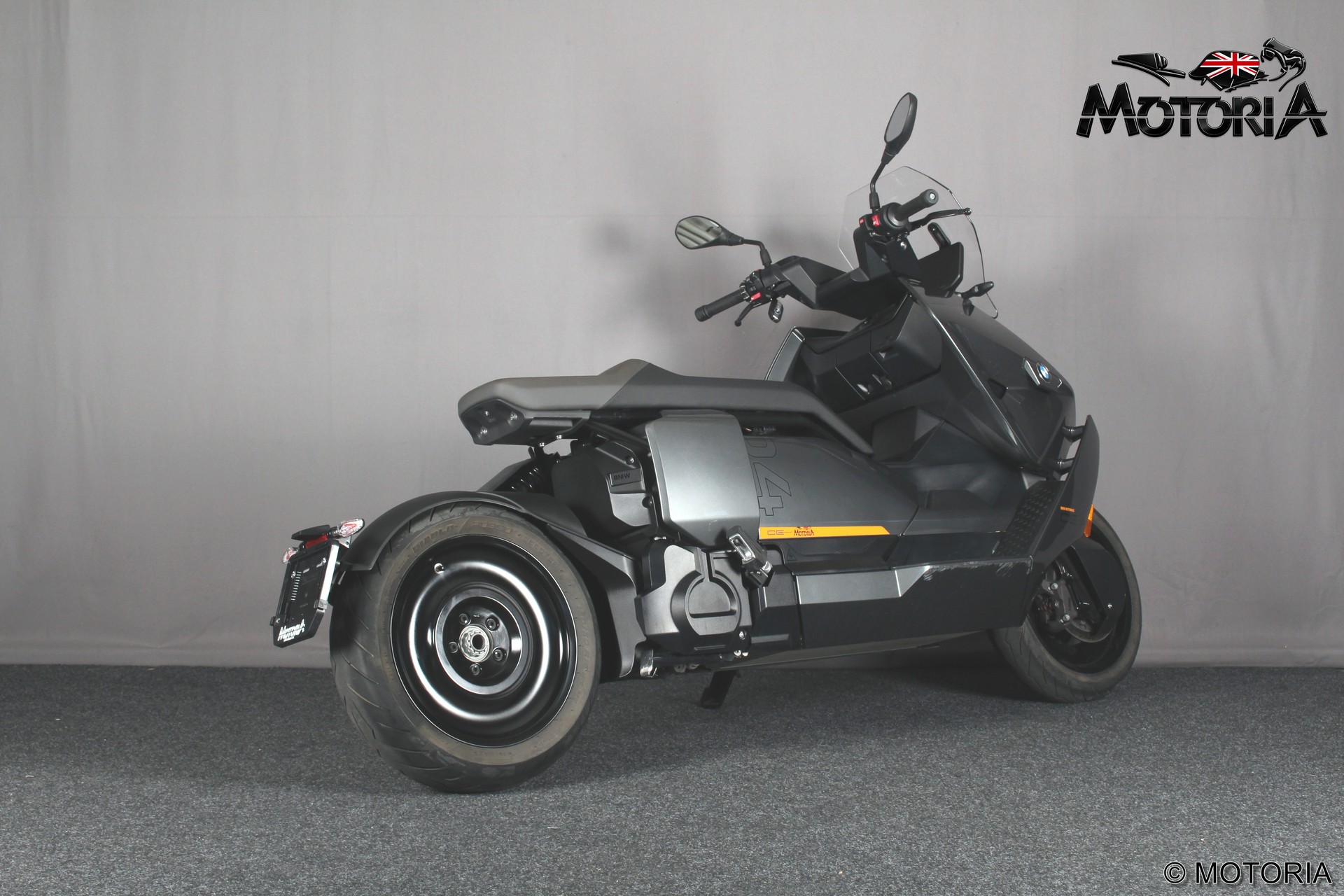 BMW CE 04-showroom-element-2