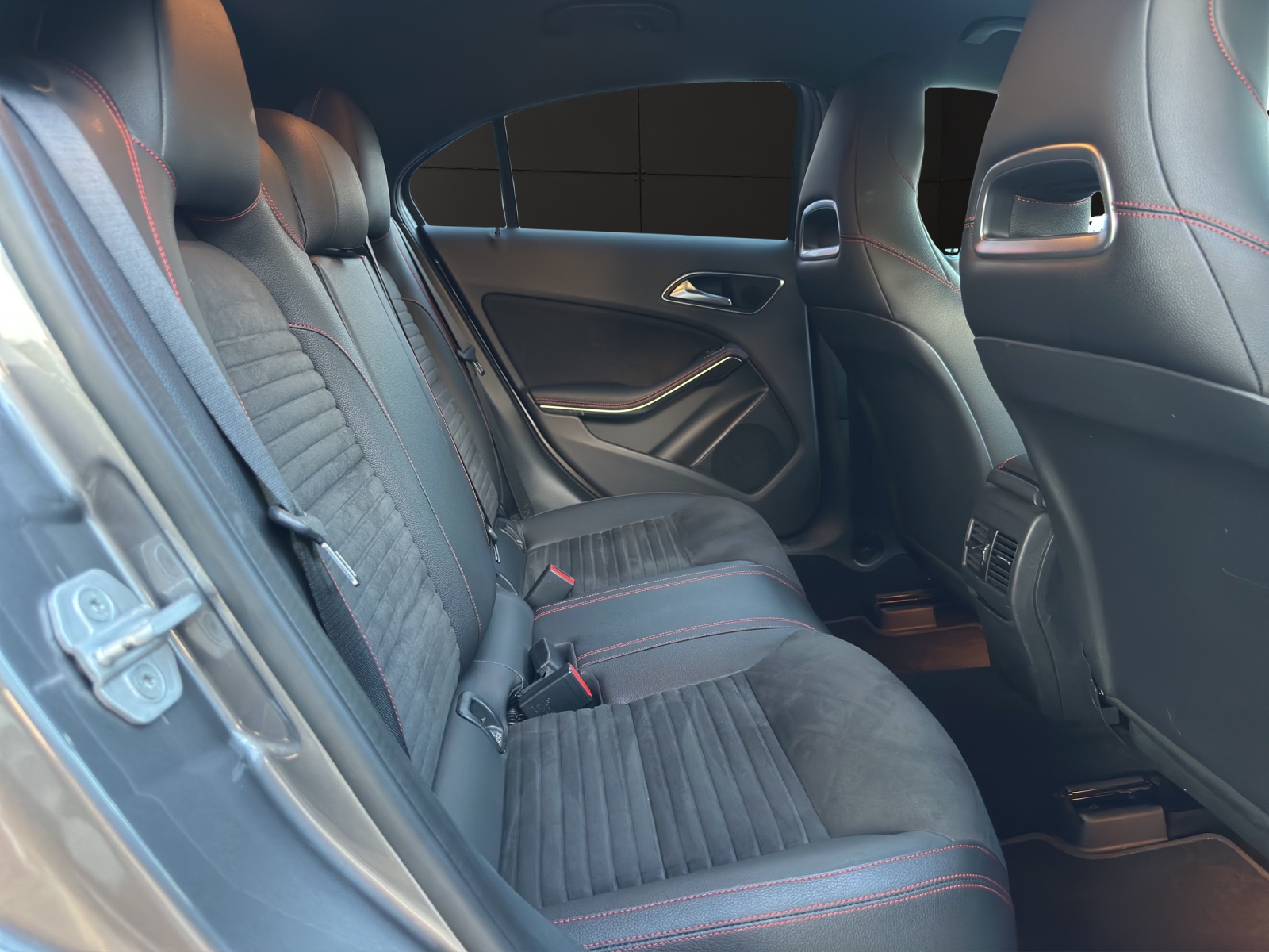 MERCEDES-BENZ A 180 AMG Line-image-13