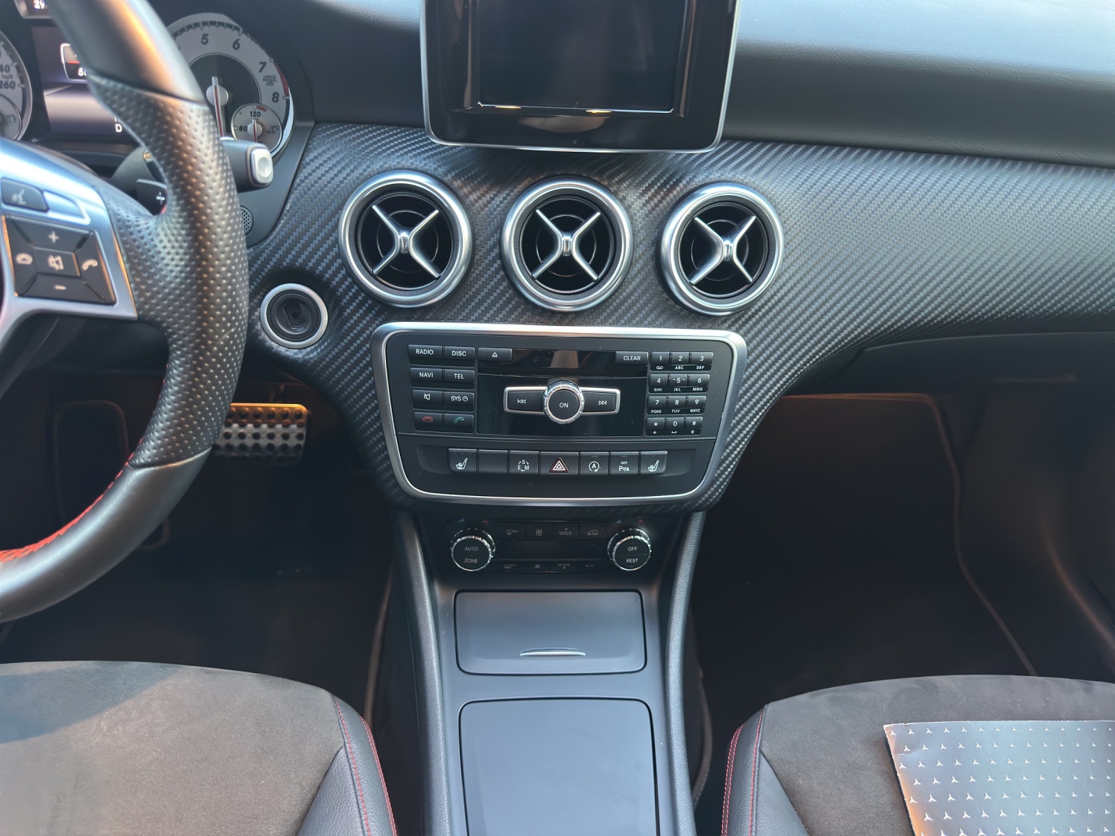 MERCEDES-BENZ A 180 AMG Line-image-10