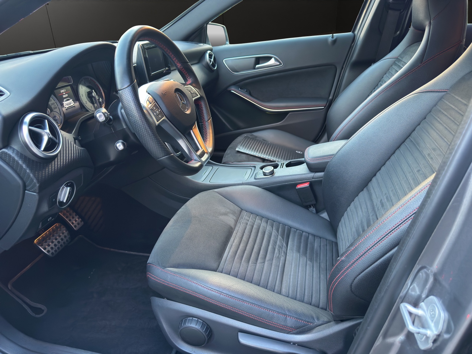 MERCEDES-BENZ A 180 AMG Line-image-8