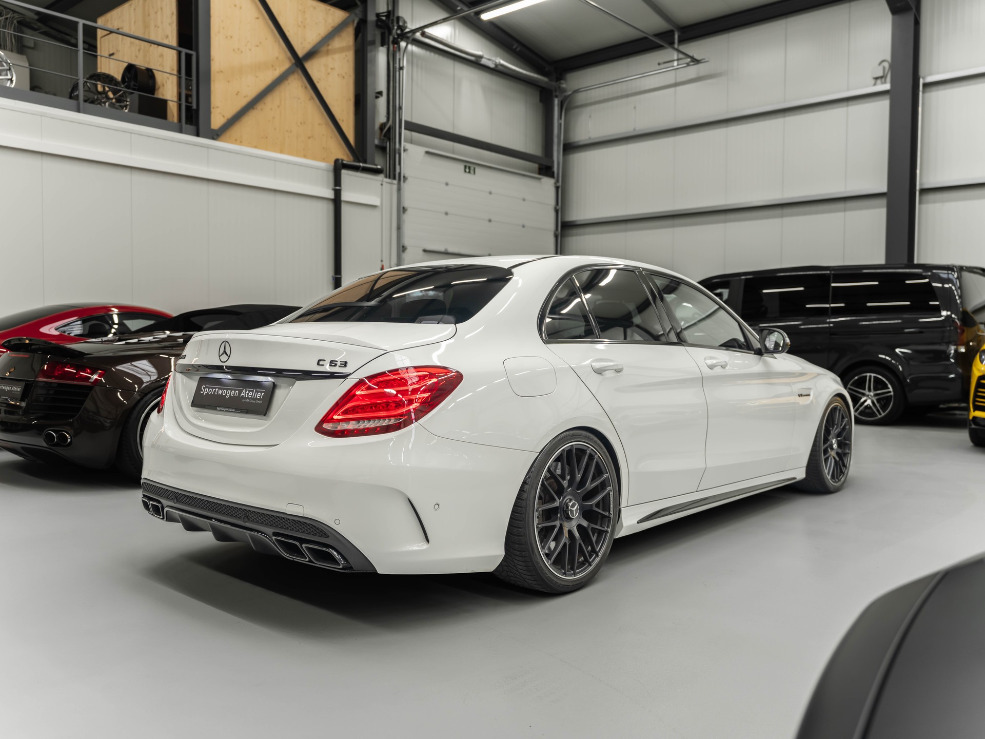 MERCEDES-BENZ C 63 AMG Speedshift-showroom-element-3