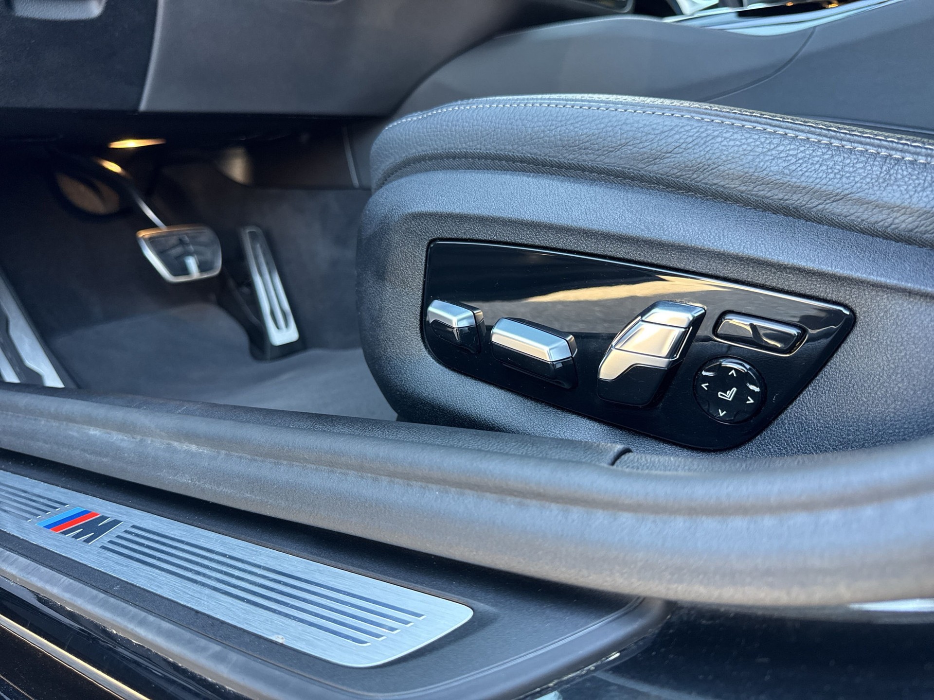 BMW 545e xDrive M Sport Steptronic-image-18